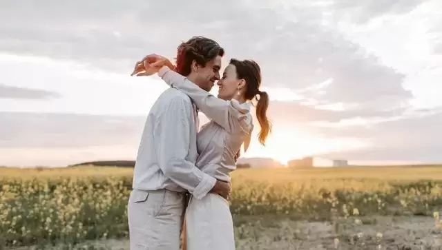 Explorando la Carta Astral de Pareja: Un Vistazo a la Energía Compartida