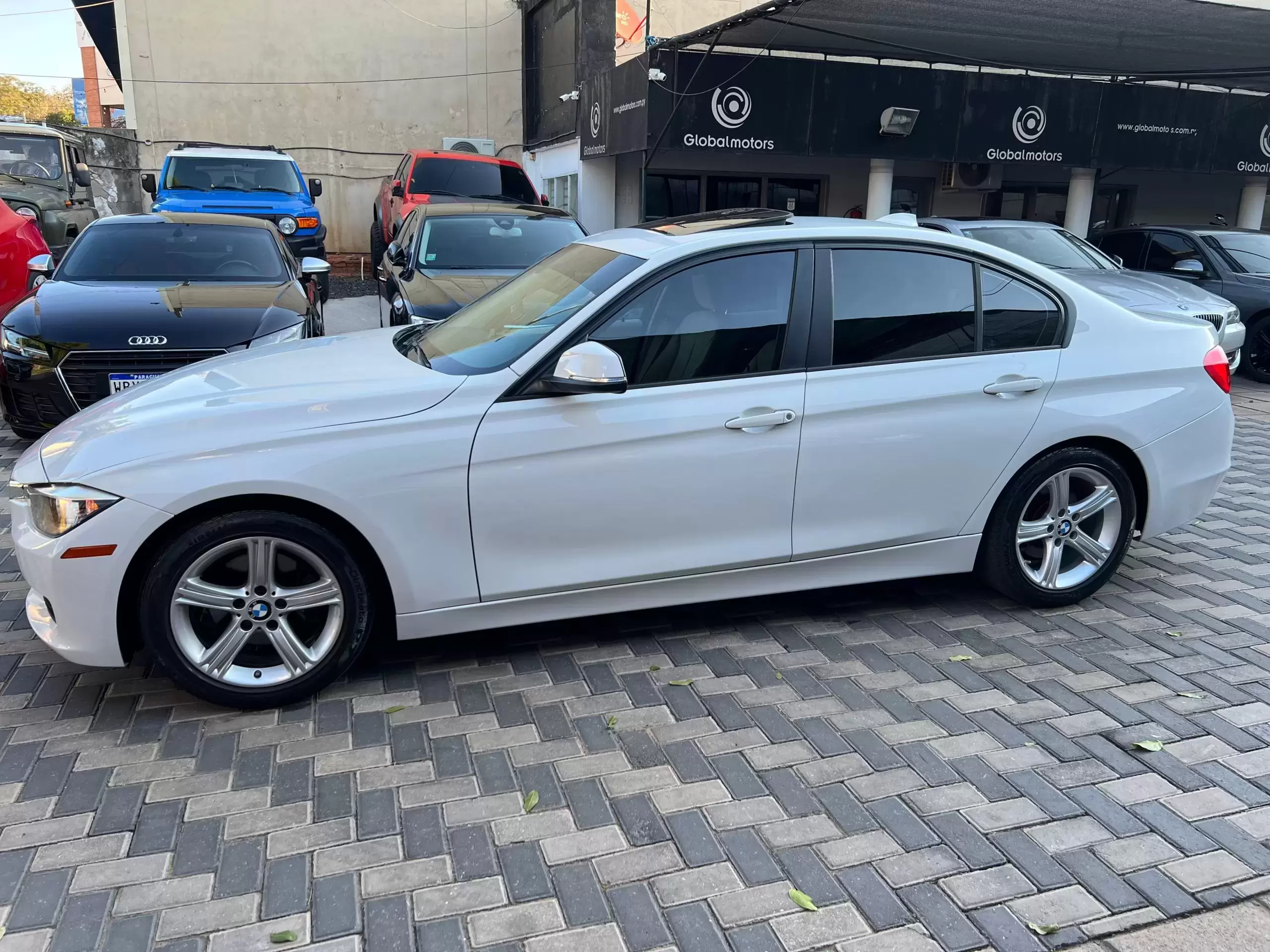 BMW 328i Luxury Line 2014 en Globalmotors: Elegancia y deportividad. - Imagen 4