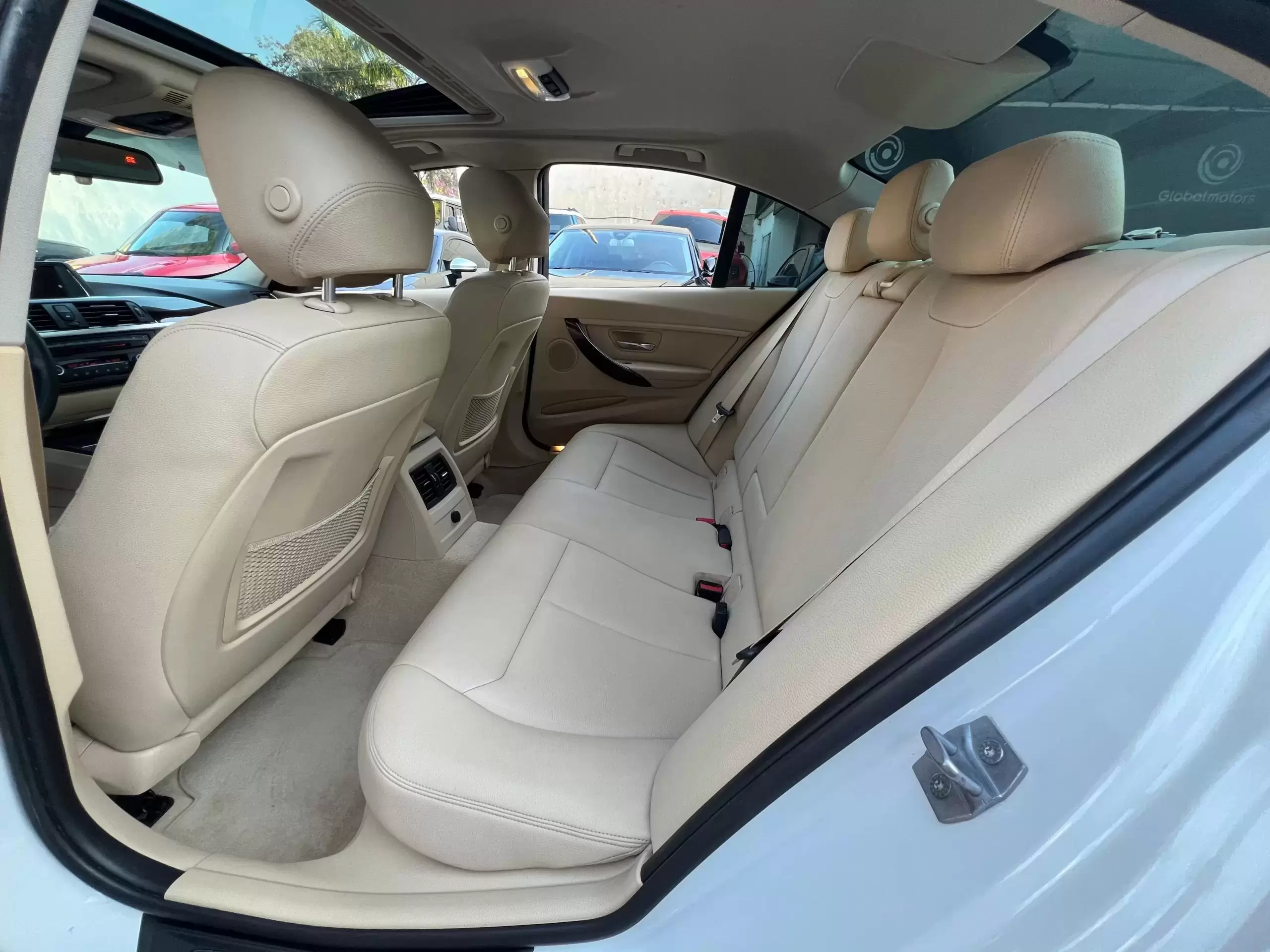 BMW 328i Luxury Line 2014 en Globalmotors: Elegancia y deportividad. - Imagen 10