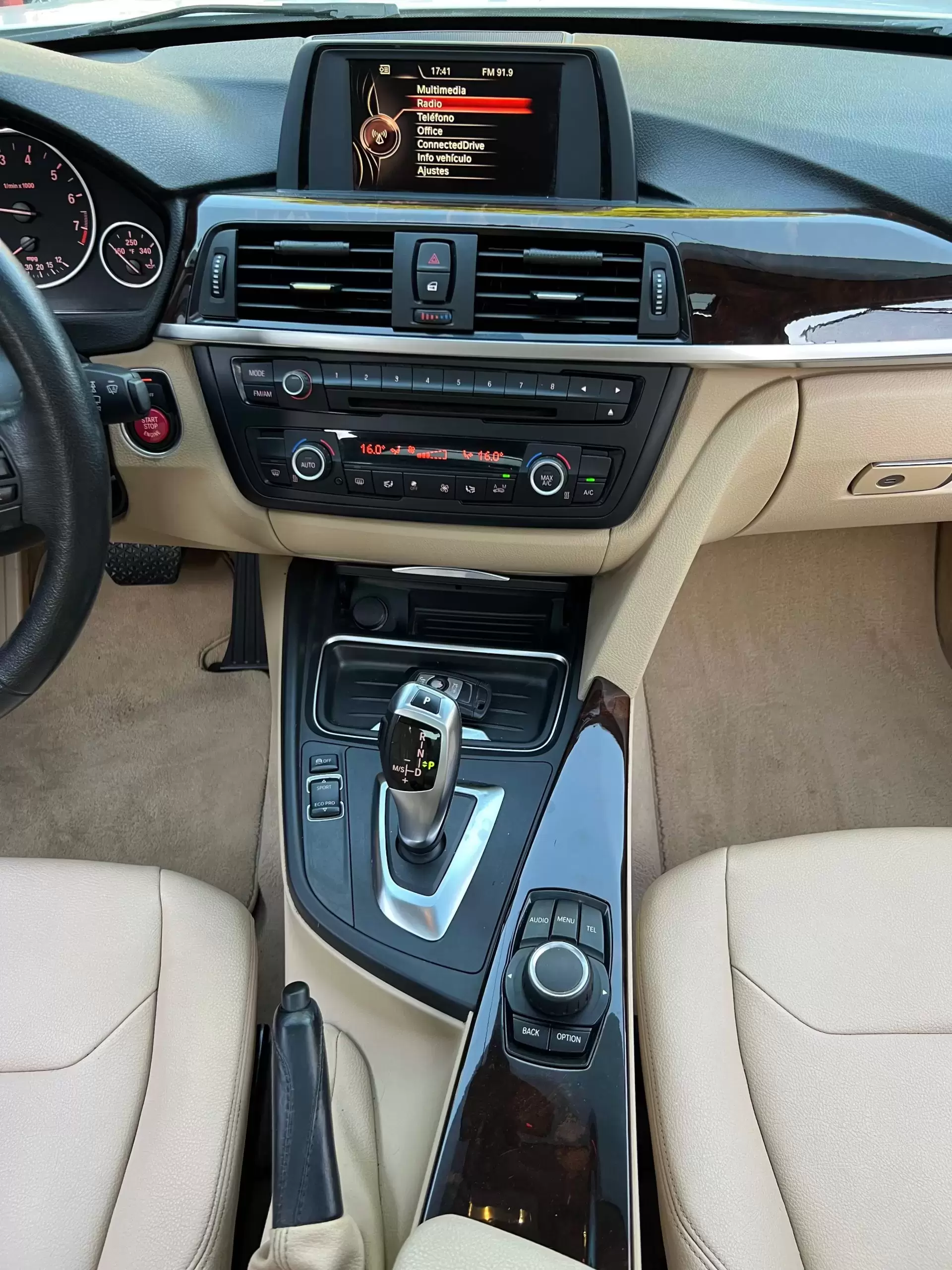 BMW 328i Luxury Line 2014 en Globalmotors: Elegancia y deportividad. - Imagen 13