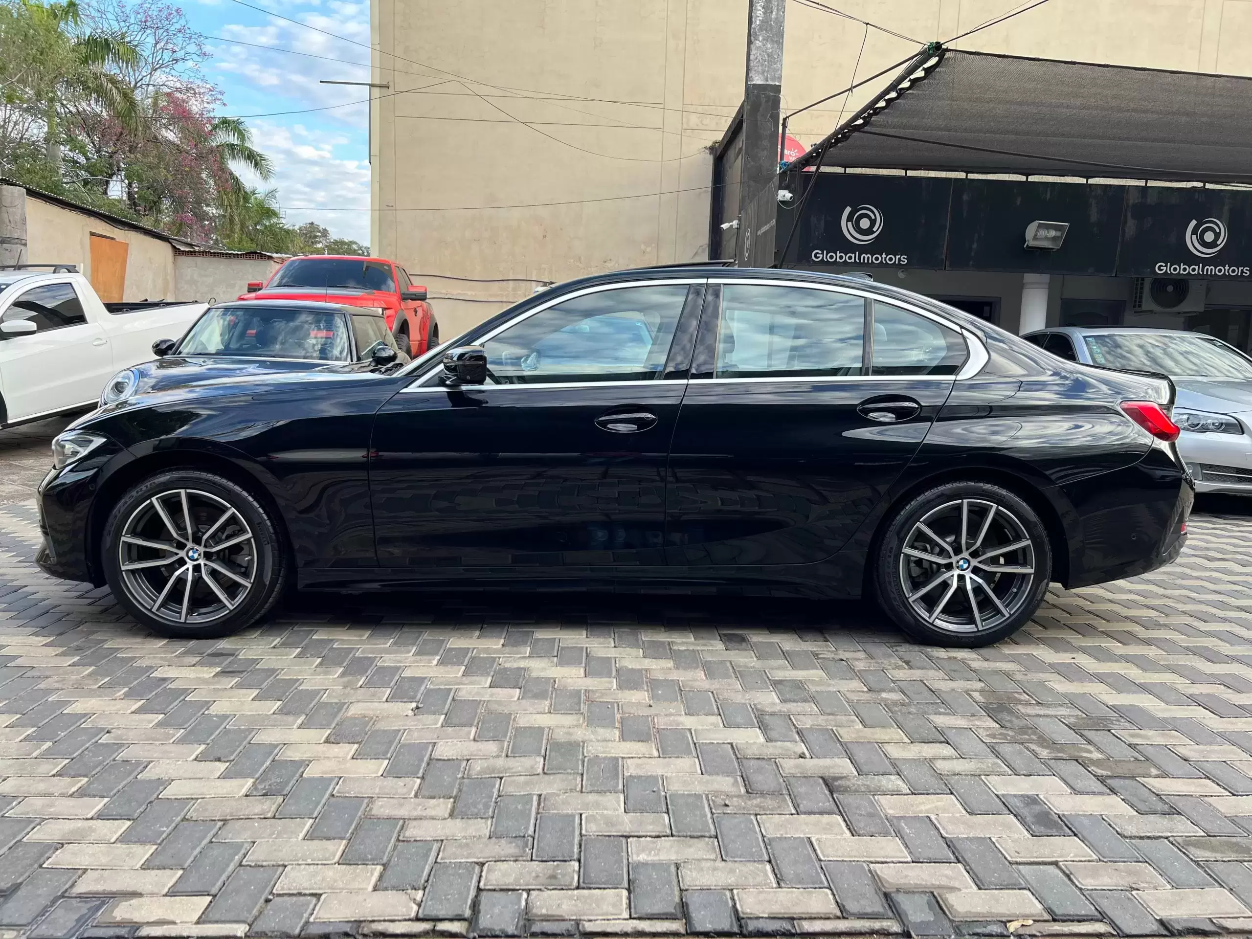 BMW 330i Executive Package 2019 en Globalmotors: Elegancia y tecnología. - Imagen 4