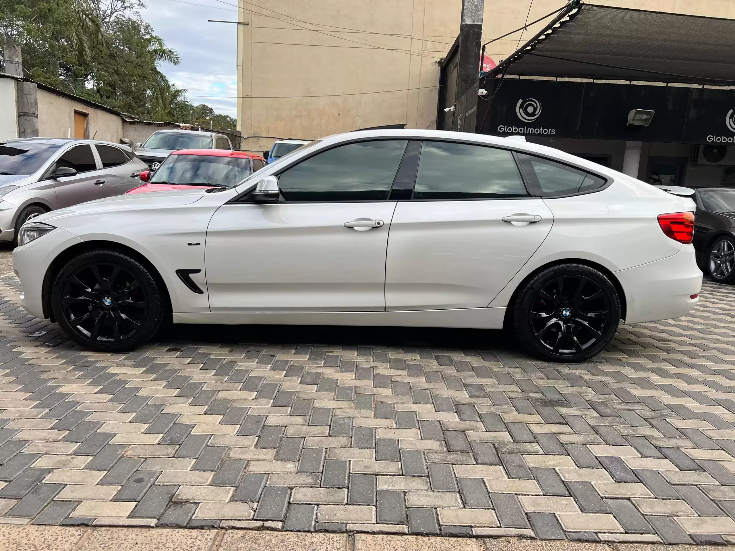 BMW 320d GT Sport 2014 en Globalmotors: Elegancia y rendimiento. - Imagen 4