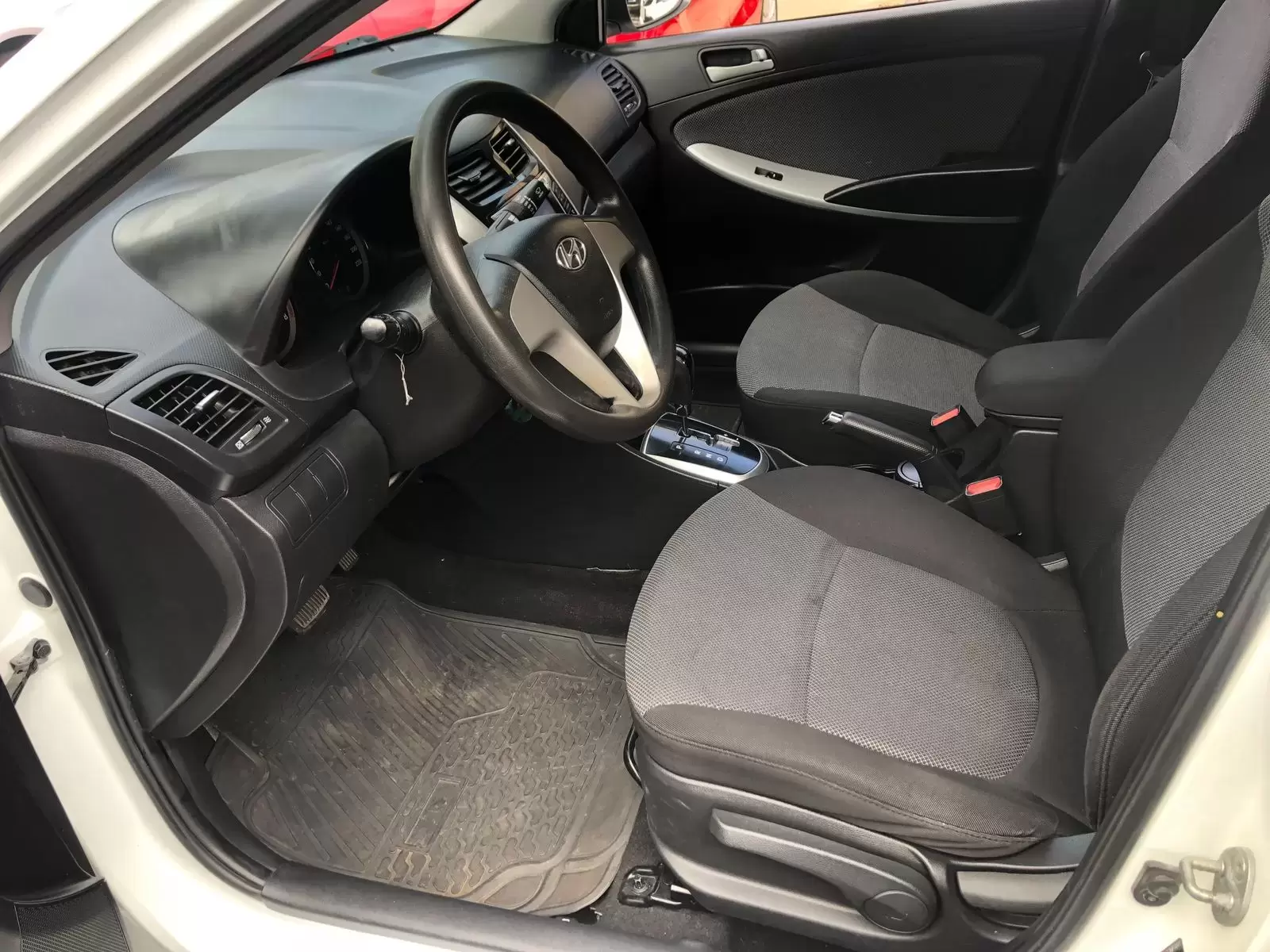 Hyundai Accent 2014 en Globalmotors: Compacto, eficiente y seguro. - Imagen 8