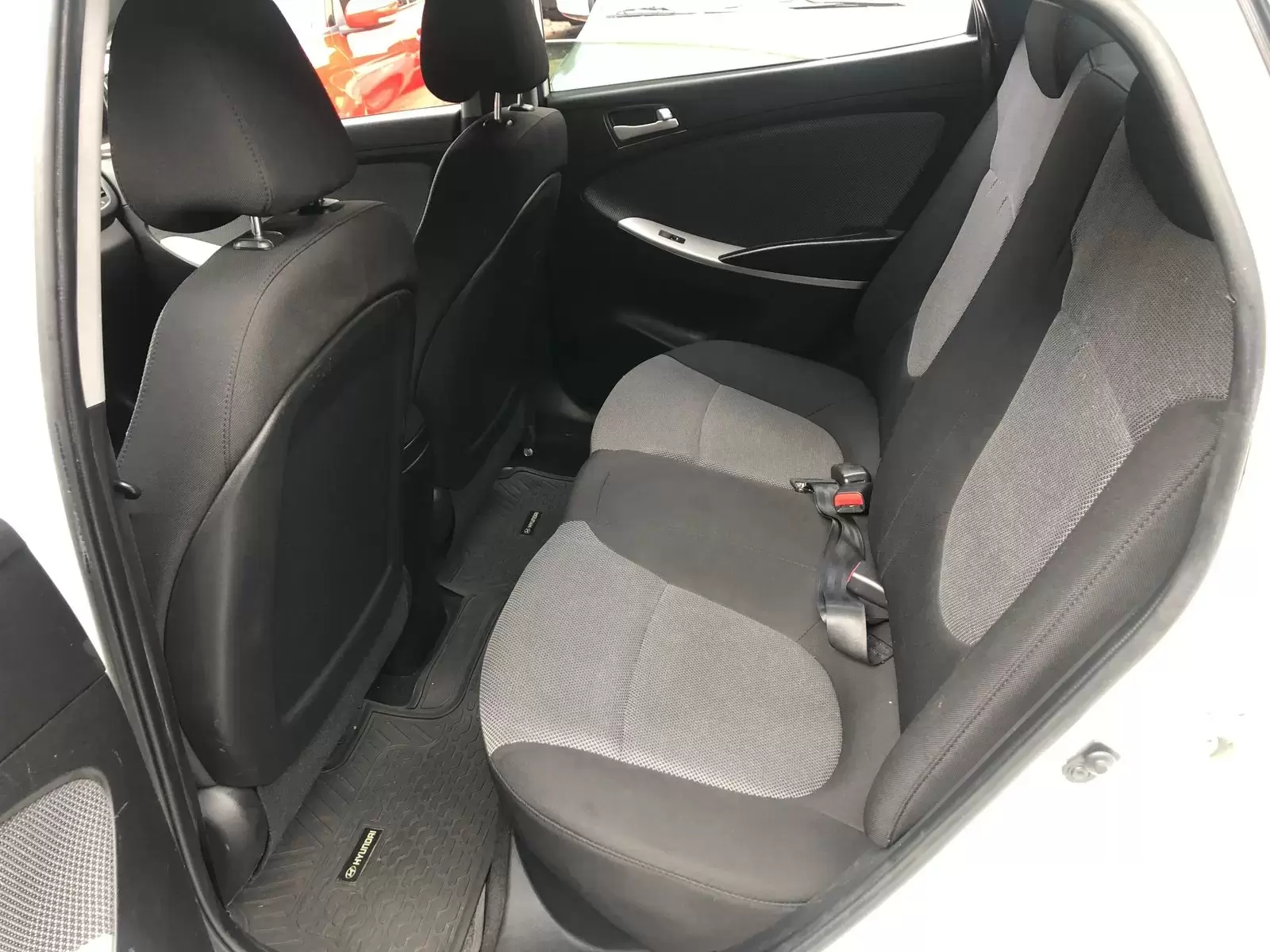 Hyundai Accent 2014 en Globalmotors: Compacto, eficiente y seguro. - Imagen 10