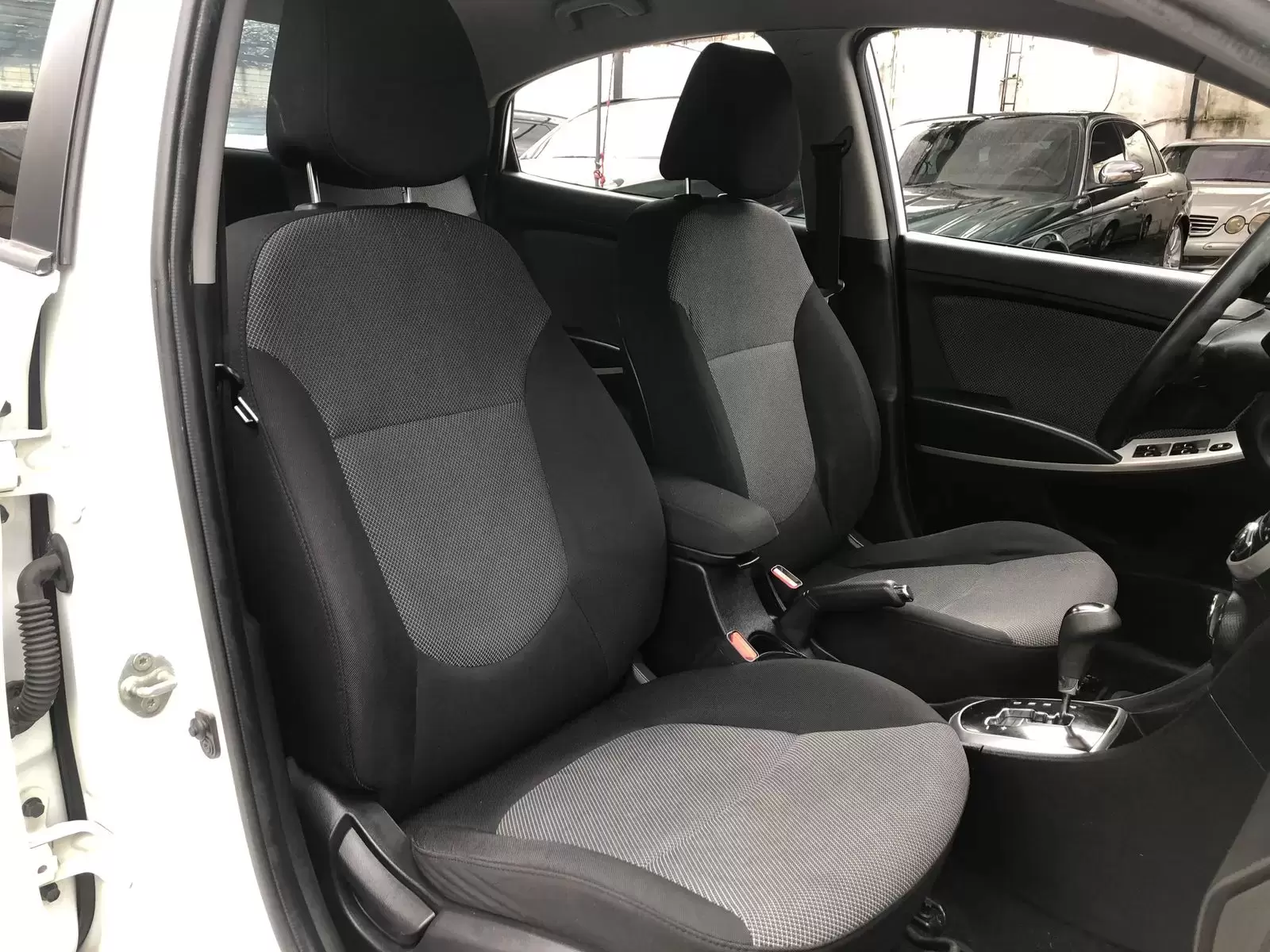 Hyundai Accent 2014 en Globalmotors: Compacto, eficiente y seguro. - Imagen 12