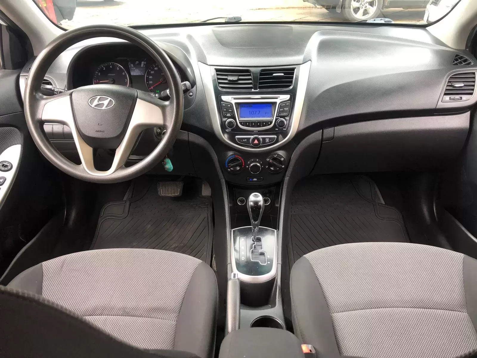 Hyundai Accent 2014 en Globalmotors: Compacto, eficiente y seguro. - Imagen 15