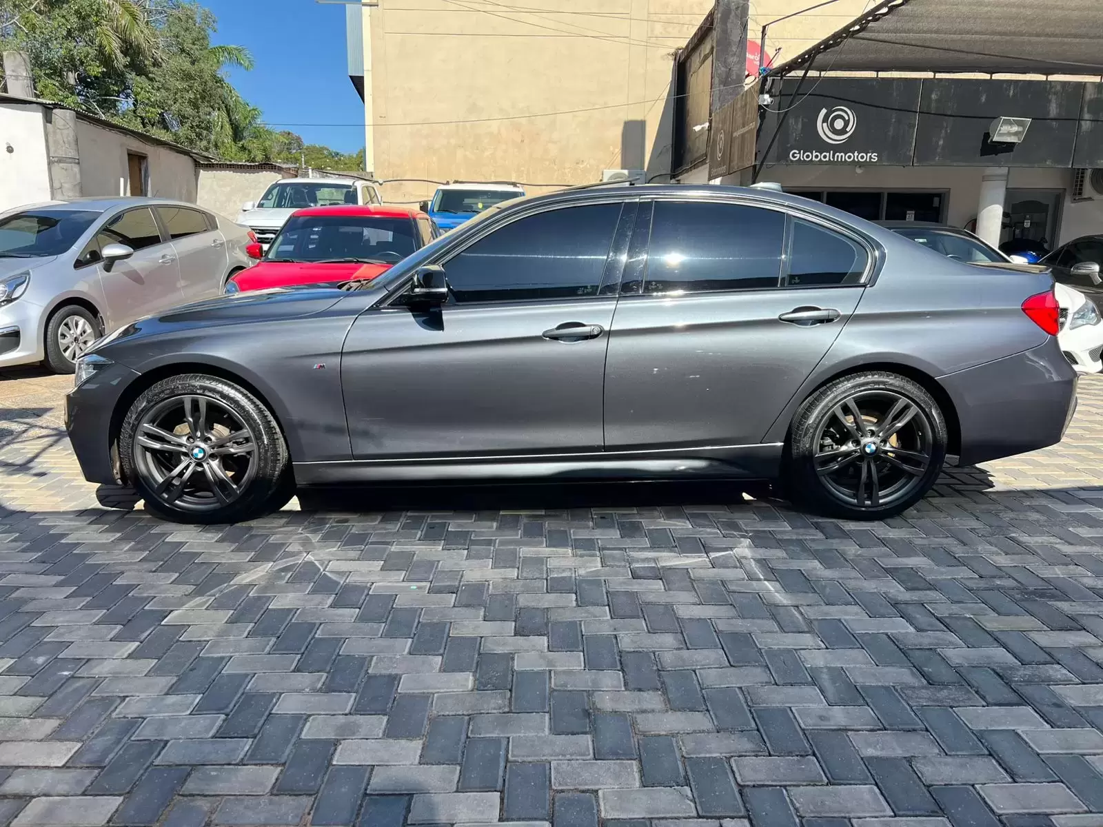 BMW 320d Look M Full 2018 en Globalmotors: Elegancia y deportividad. - Imagen 4