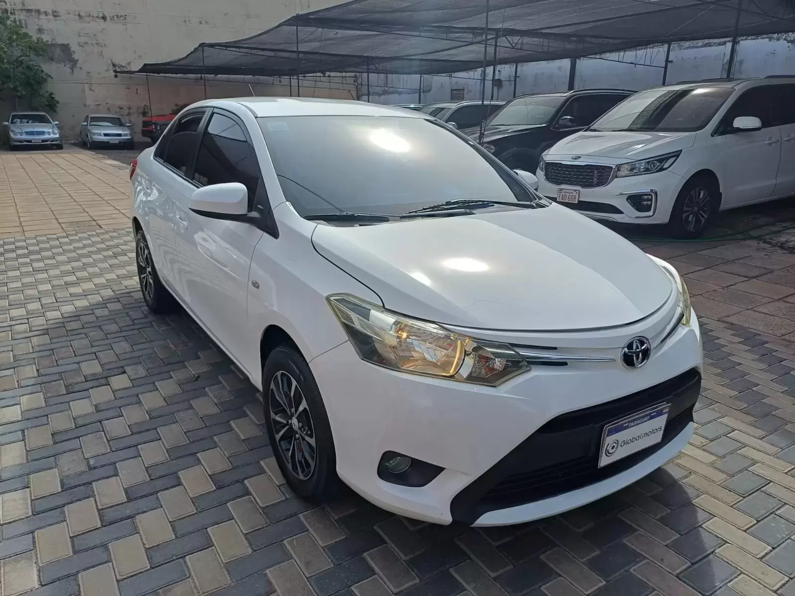 Toyota Yaris 2015 en Globalmotors: Eficiente y moderno hatchback compacto. - Imagen 3