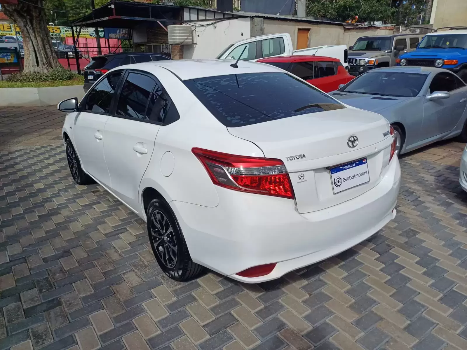Toyota Yaris 2015 en Globalmotors: Eficiente y moderno hatchback compacto. - Imagen 5