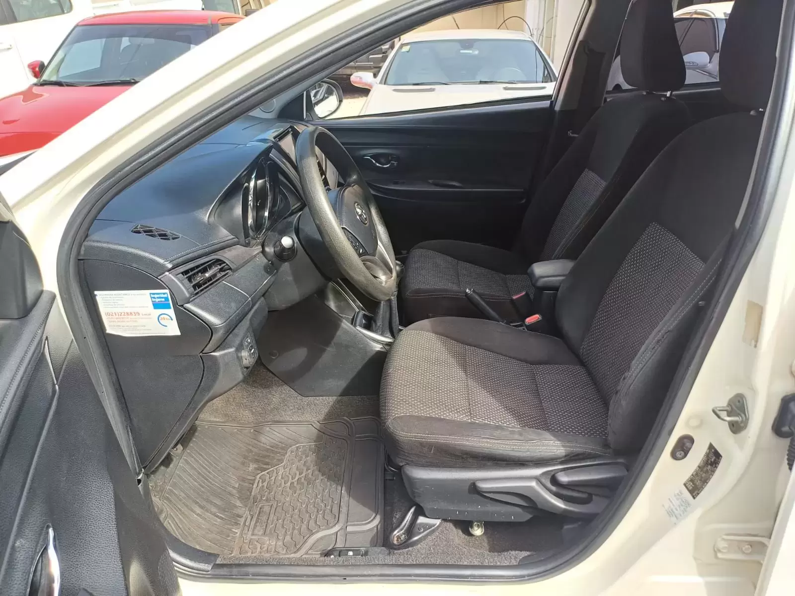 Toyota Yaris 2015 en Globalmotors: Eficiente y moderno hatchback compacto. - Imagen 8
