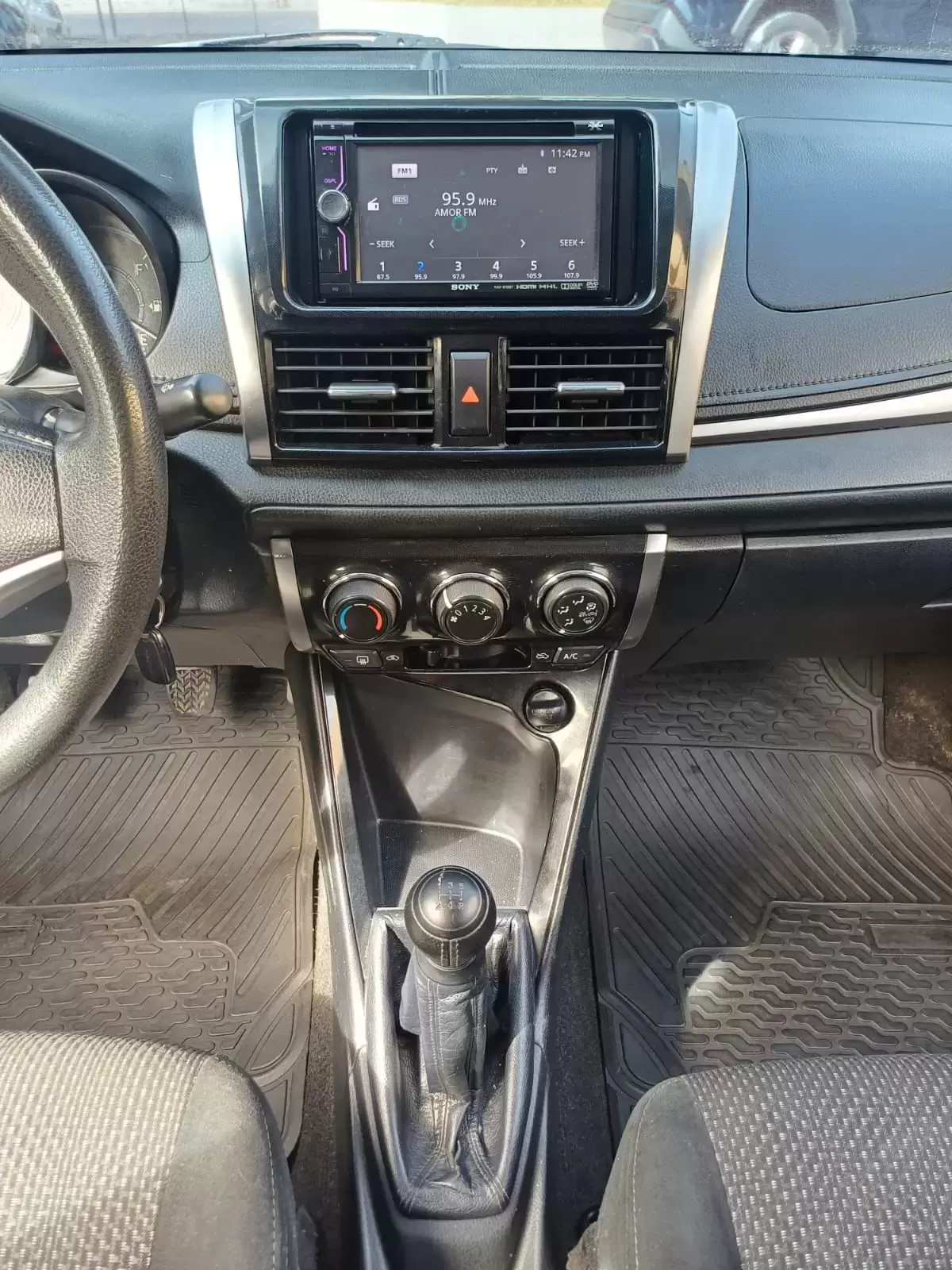 Toyota Yaris 2015 en Globalmotors: Eficiente y moderno hatchback compacto. - Imagen 12