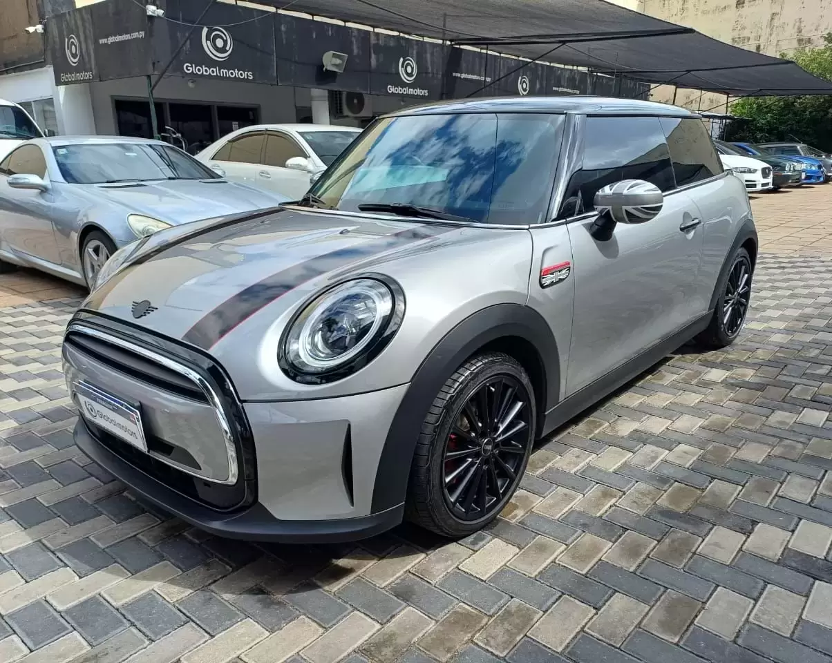 Mini Cooper Full 2024 en Globalmotors: Diseño icónico y tecnología avanzada.