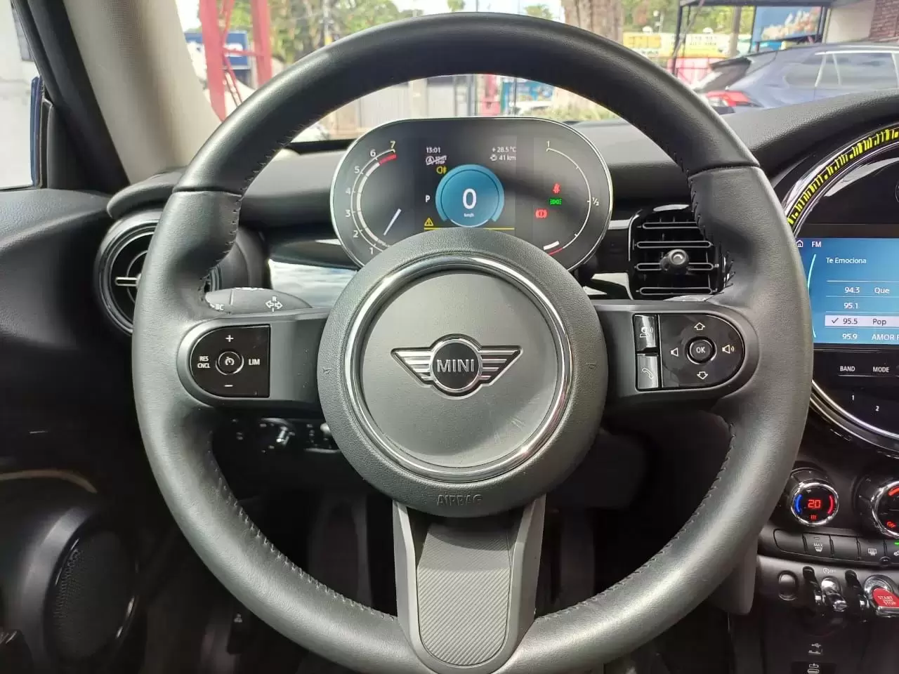Mini Cooper Full 2024 en Globalmotors: Diseño icónico y tecnología avanzada. - Imagen 14