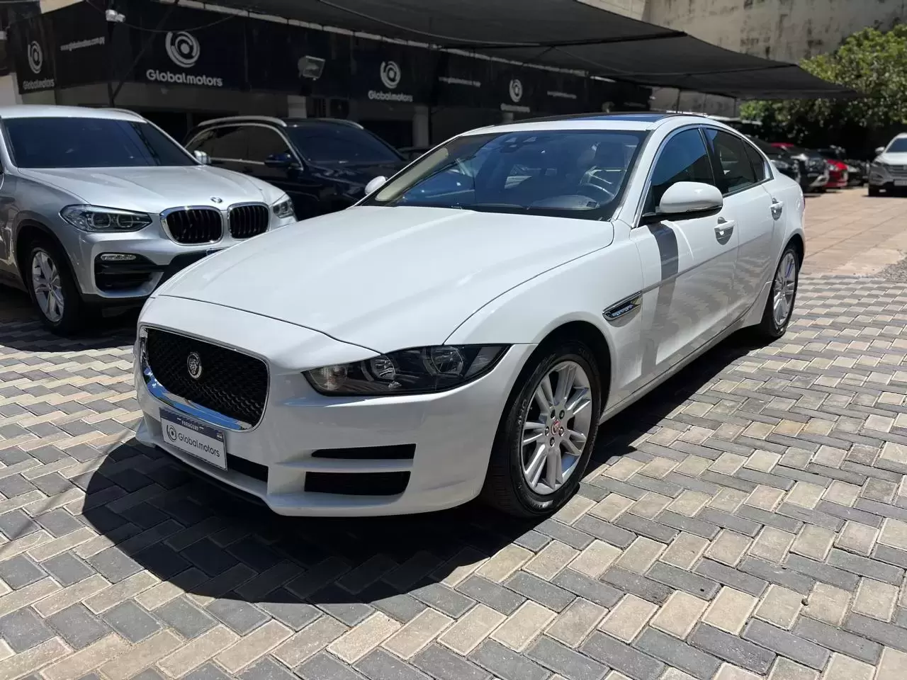 Jaguar XE 25t Full 2017 en Globalmotors: Lujo y rendimiento excepcional