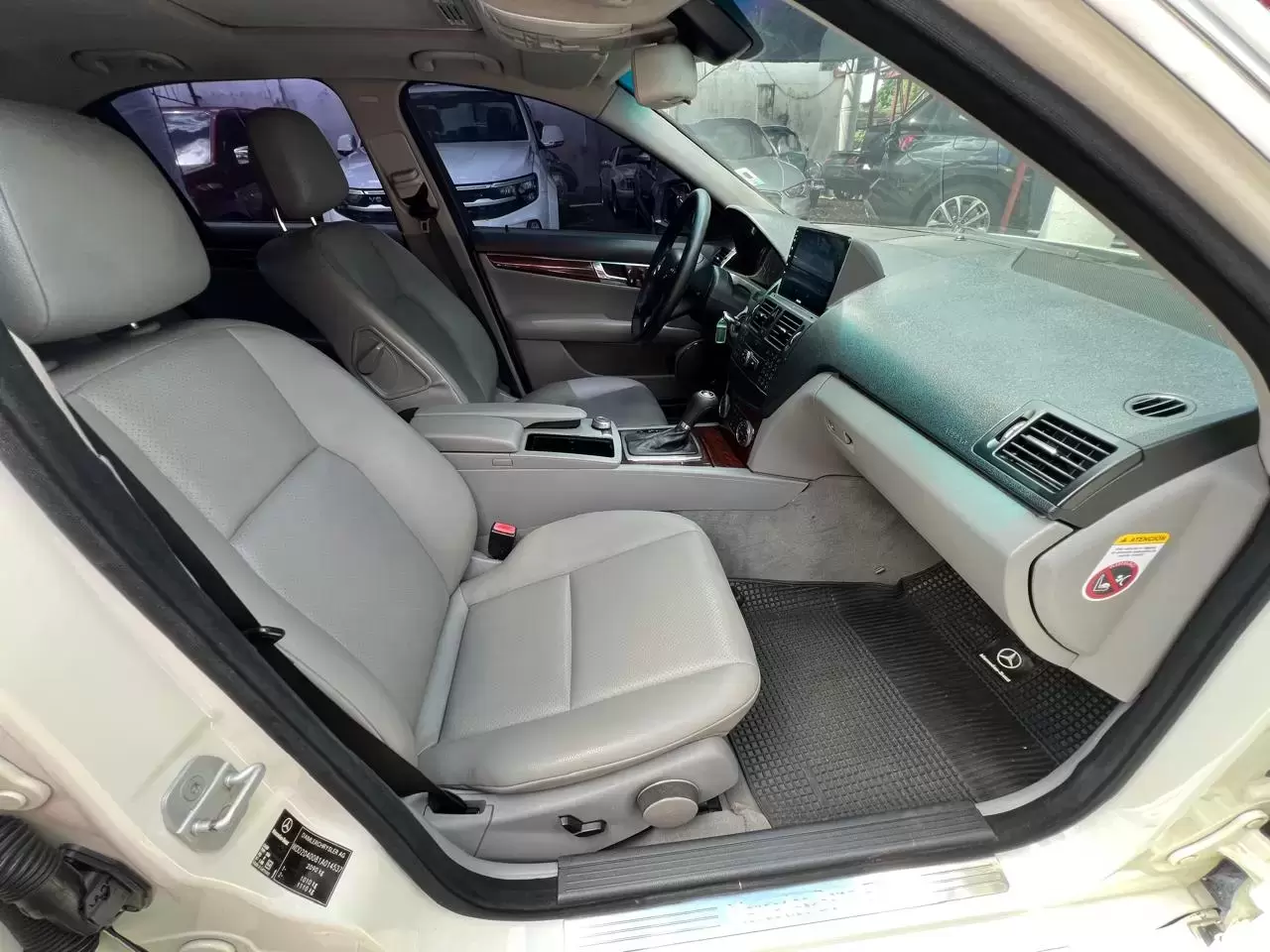 Mercedes Benz C220 Elegance 2008 en Globalmotors: Lujo y eficiencia. - Imagen 12
