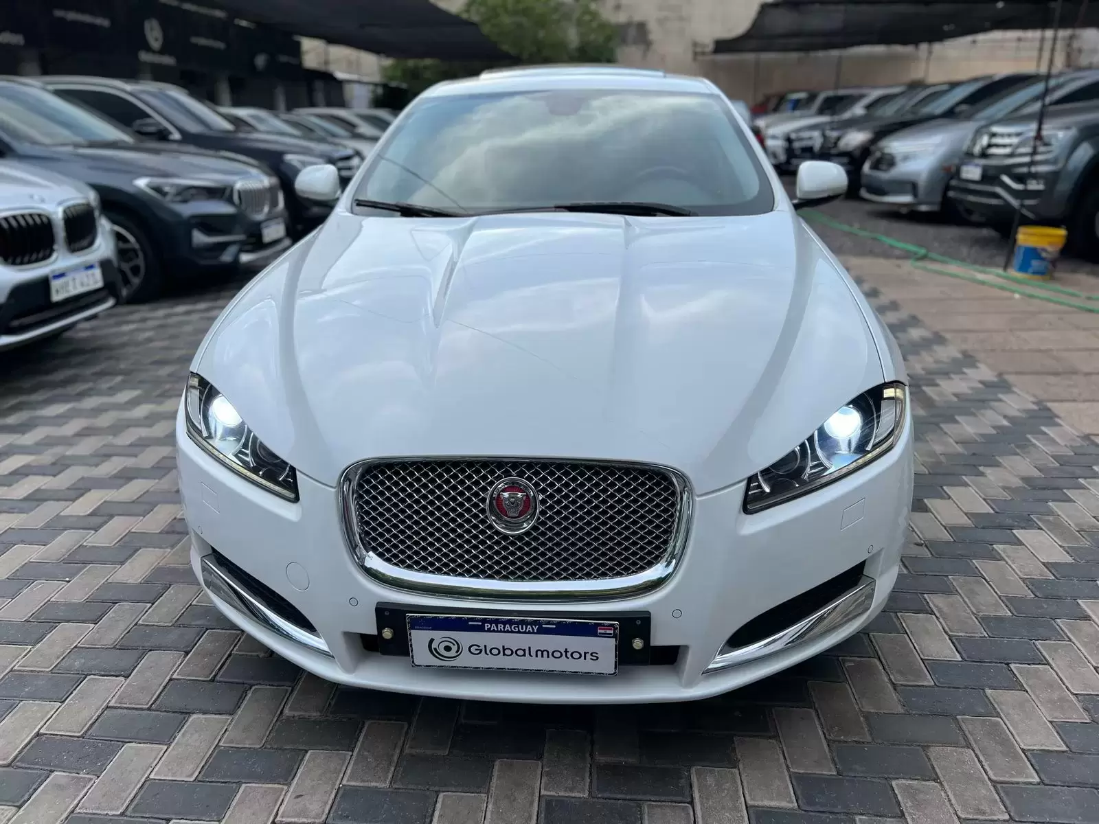 Jaguar XF Sedan Full 2014 en Globalmotors: Elegancia y potencia garantizadas - Imagen 2