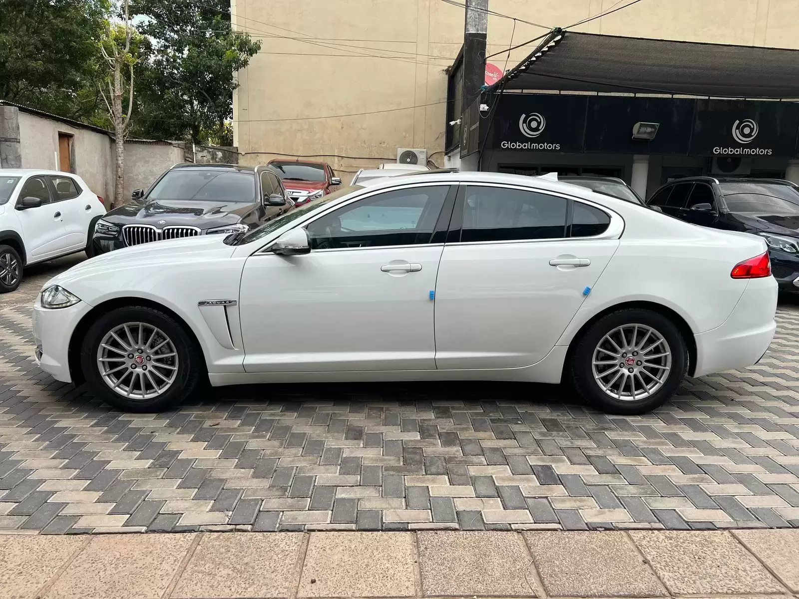 Jaguar XF Sedan Full 2014 en Globalmotors: Elegancia y potencia garantizadas - Imagen 4