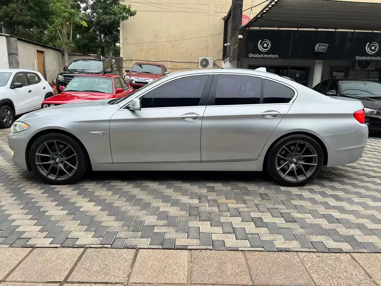 BMW 520d Luxury 2013 en Globalmotors: Elegancia y rendimiento excepcional - Imagen 4
