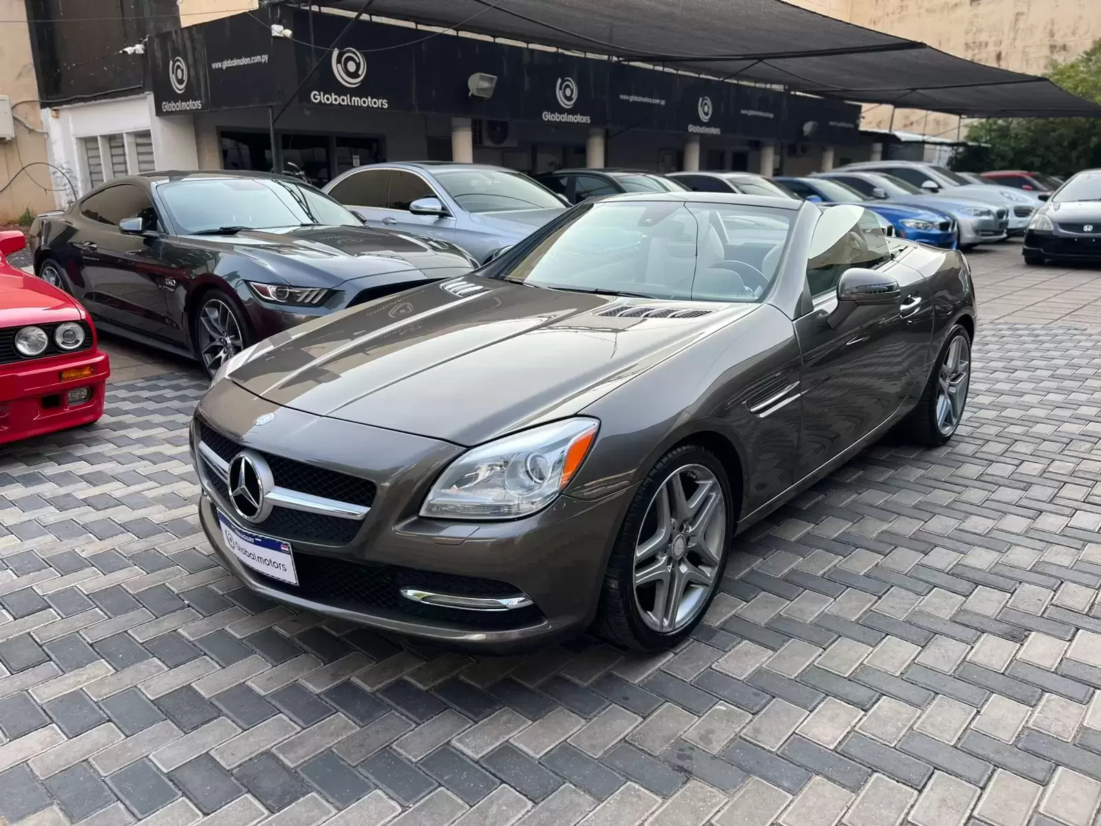 Mercedes Benz SLK 250 Luxury 2015 en Globalmotors: Elegancia y potencia