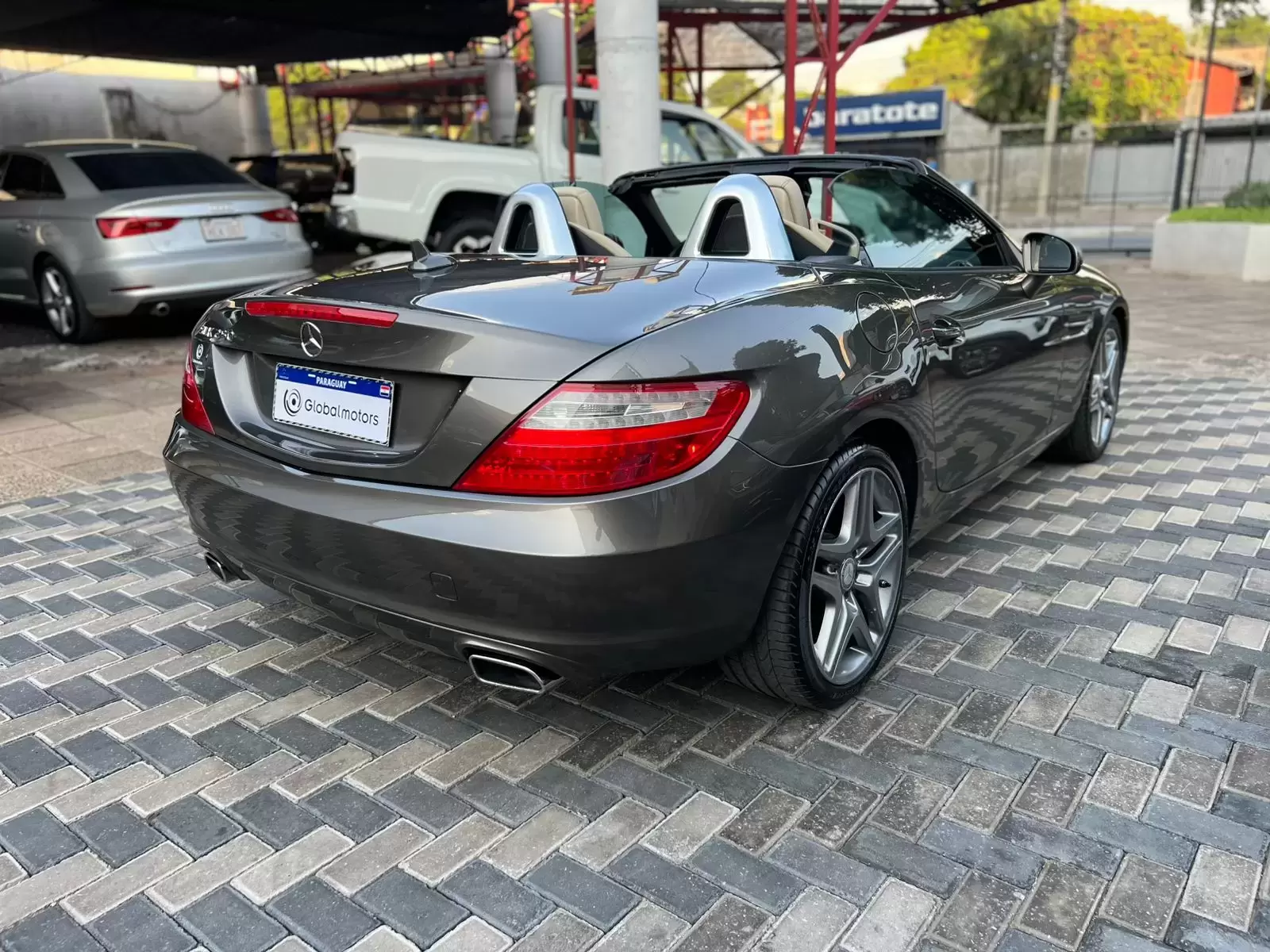 Mercedes Benz SLK 250 Luxury 2015 en Globalmotors: Elegancia y potencia - Imagen 7