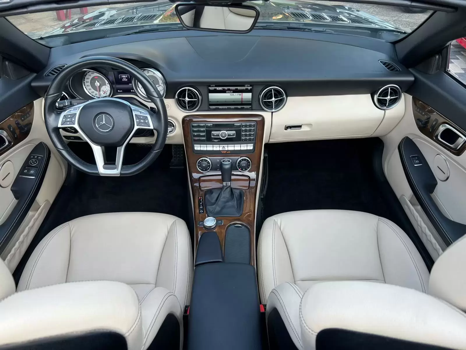 Mercedes Benz SLK 250 Luxury 2015 en Globalmotors: Elegancia y potencia - Imagen 15
