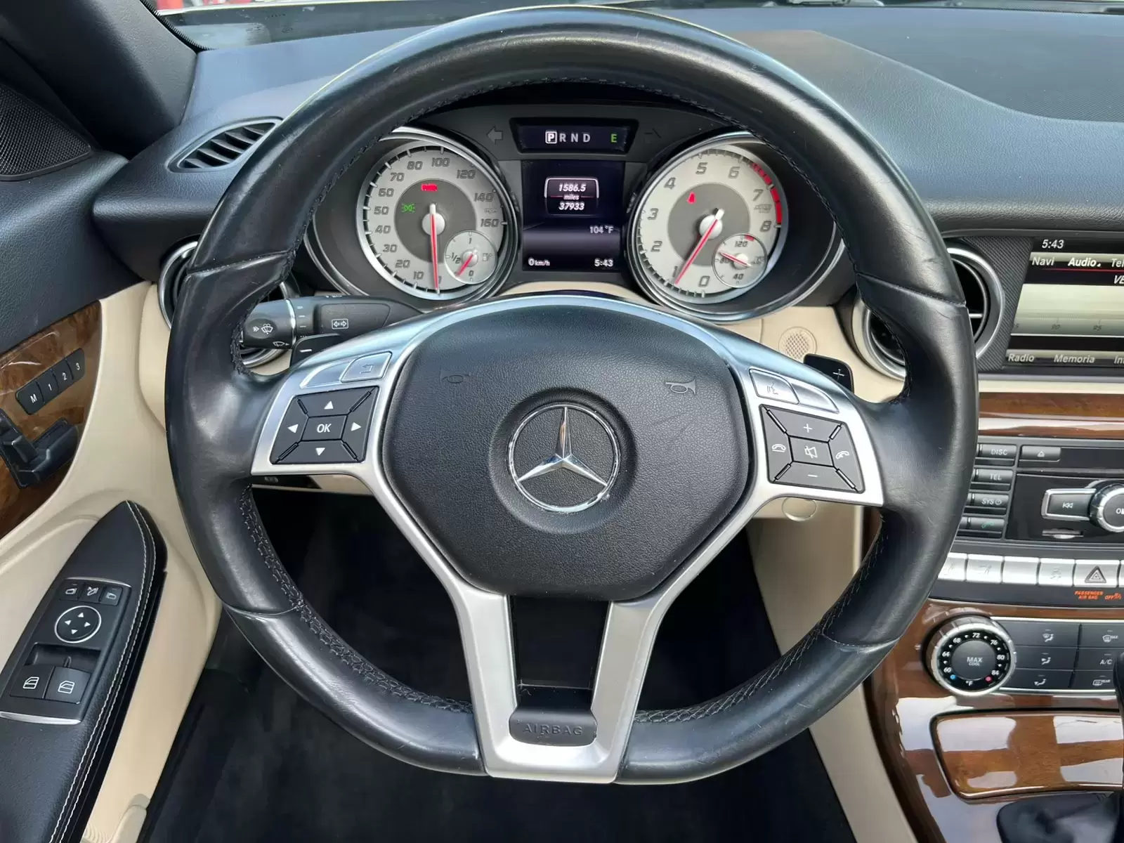 Mercedes Benz SLK 250 Luxury 2015 en Globalmotors: Elegancia y potencia - Imagen 17