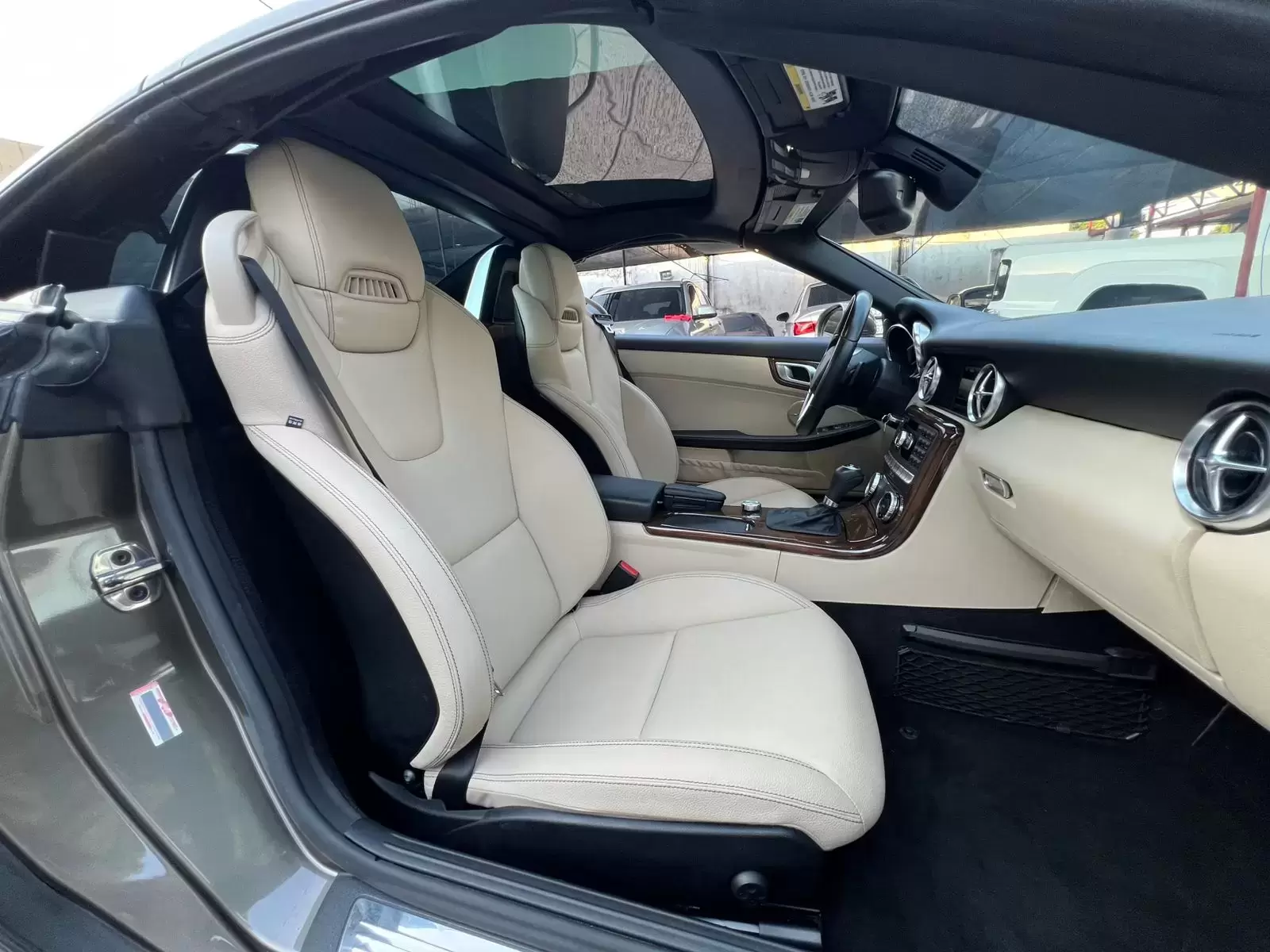 Mercedes Benz SLK 250 Luxury 2015 en Globalmotors: Elegancia y potencia - Imagen 24