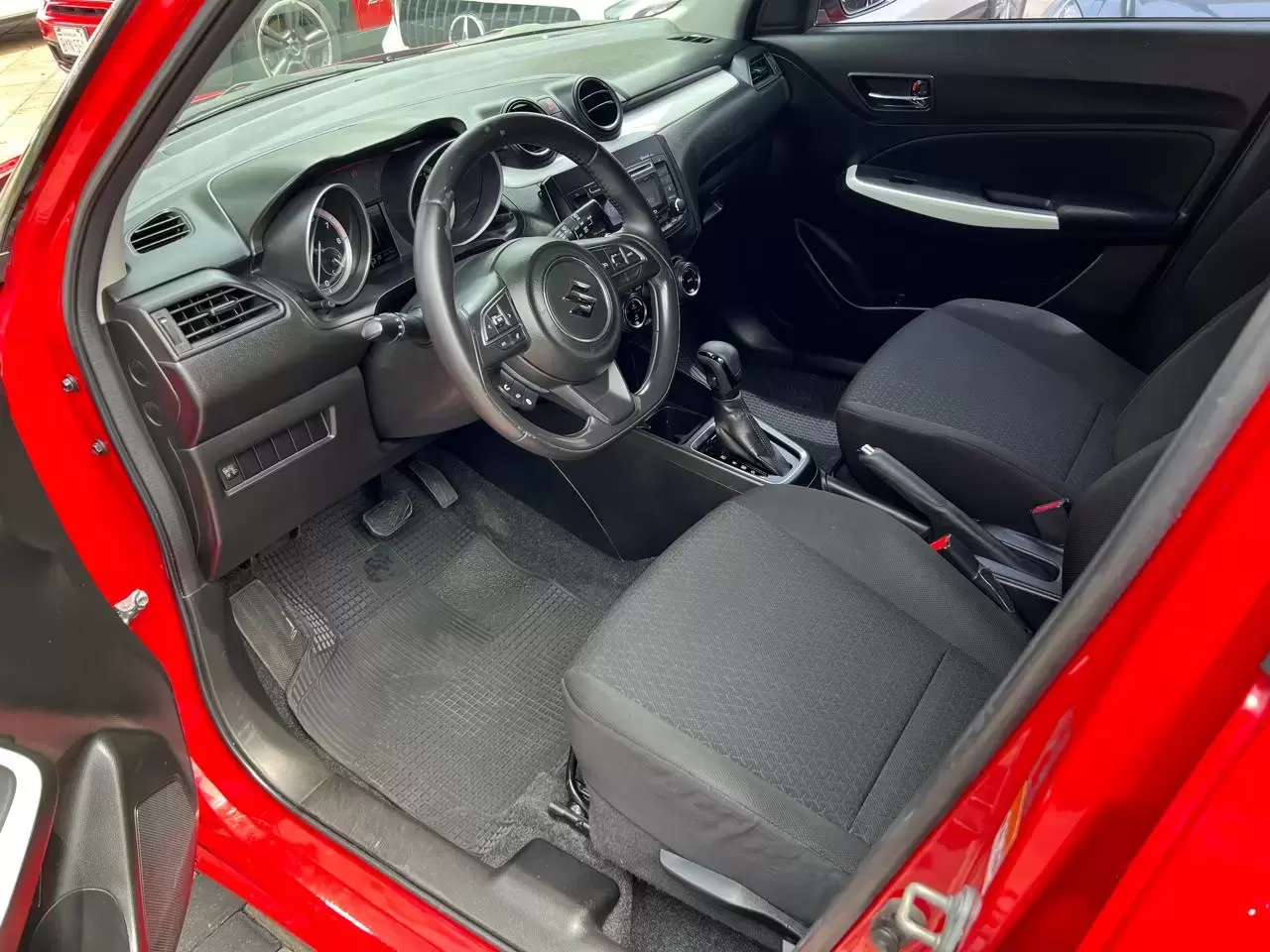 Suzuki Swift Full 2018 en Globalmotors: Diseño moderno y deportivo. - Imagen 8