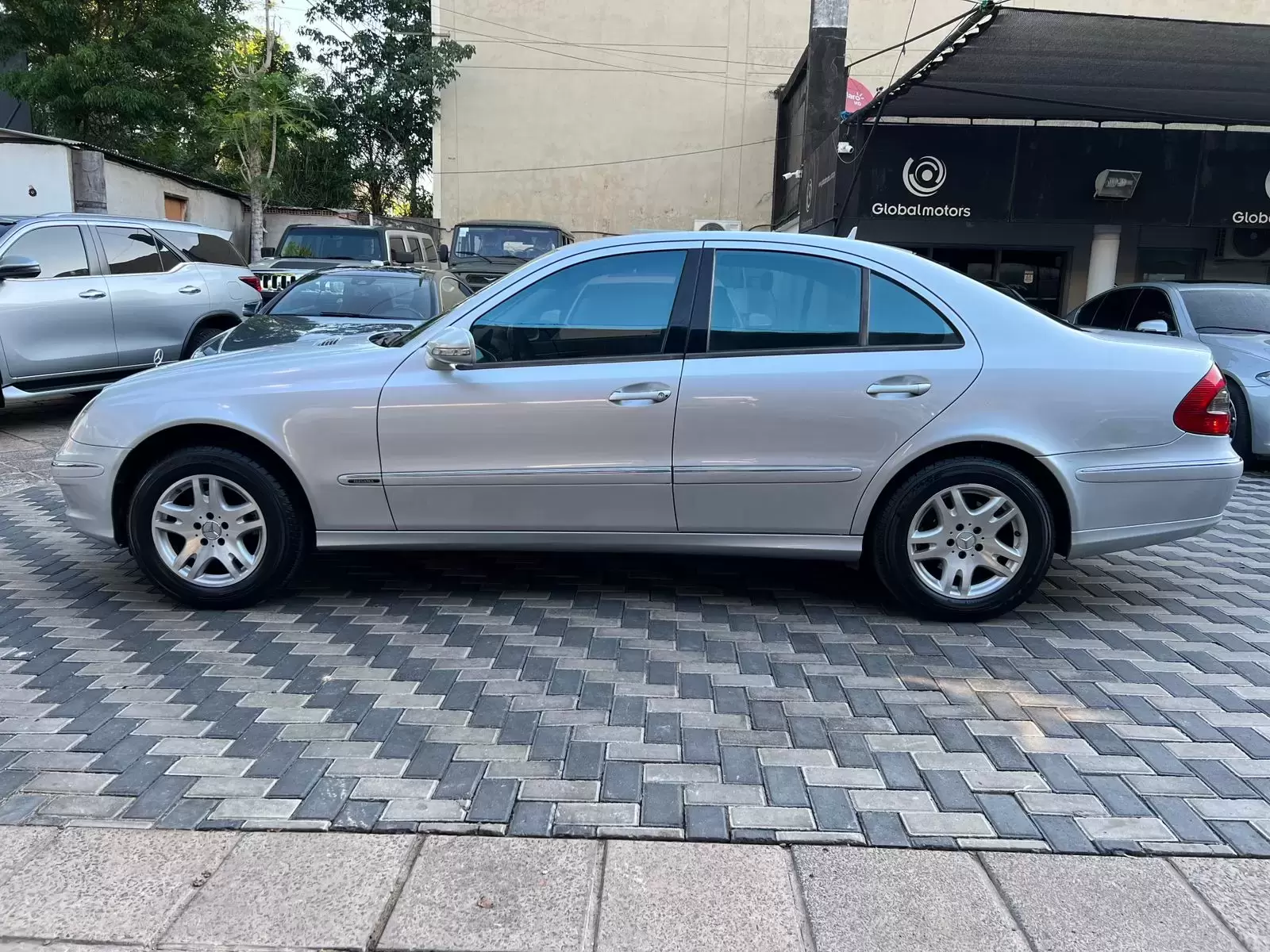 Mercedes Benz E320 CDI Full 2007 en Globalmotors: Lujo y eficiencia. - Imagen 4