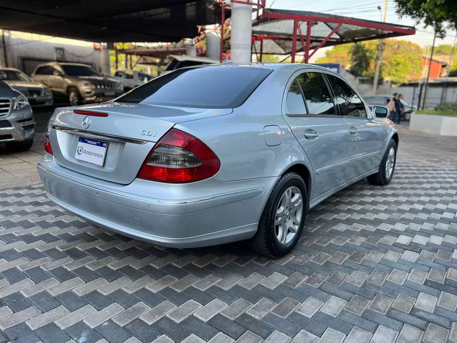 Mercedes Benz E320 CDI Full 2007 en Globalmotors: Lujo y eficiencia. - Imagen 7