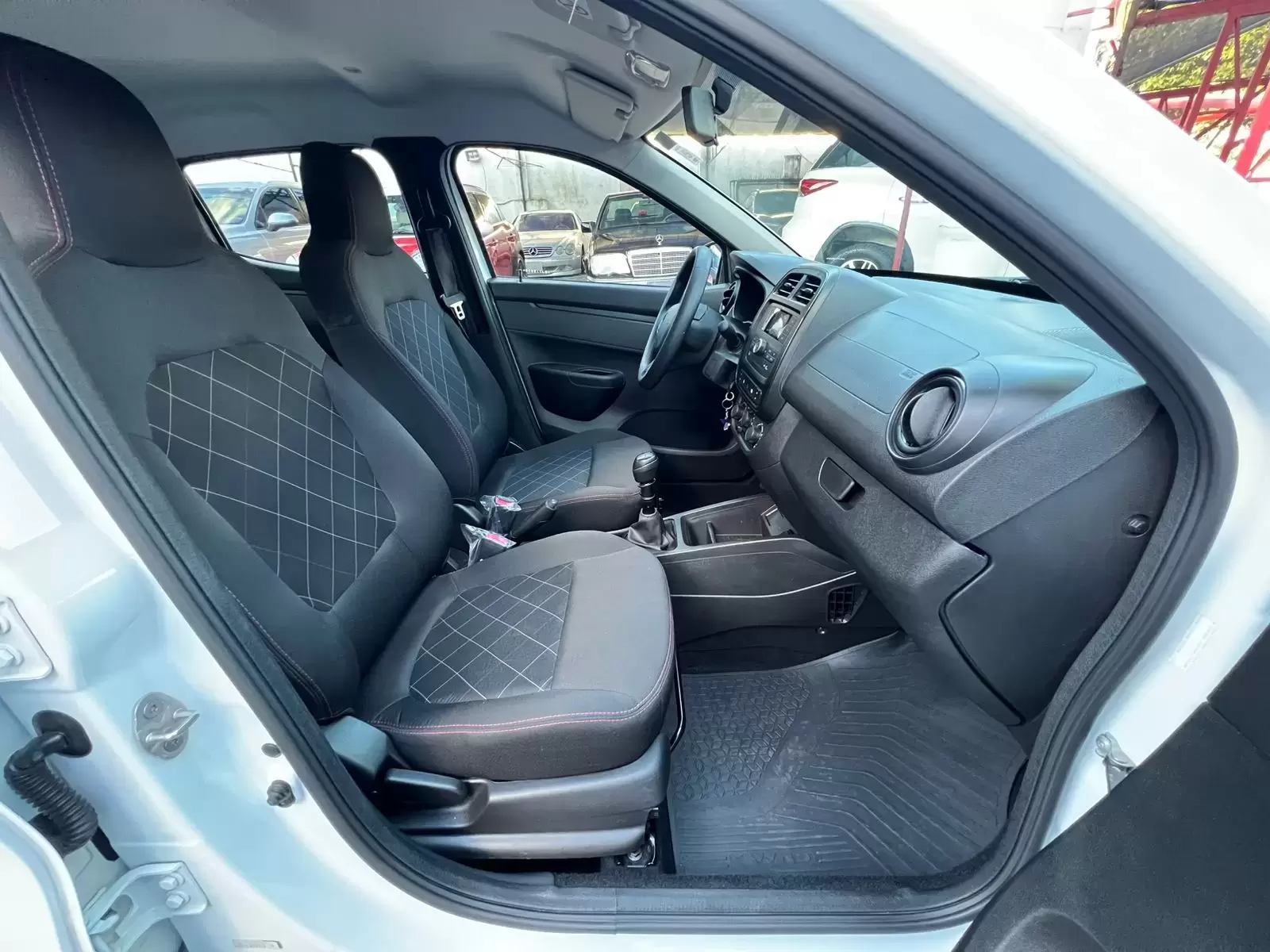 Renault Kwid 2024 en Globalmotors: Compacto, moderno y funcional. ¡Descúbrelo! - Imagen 12