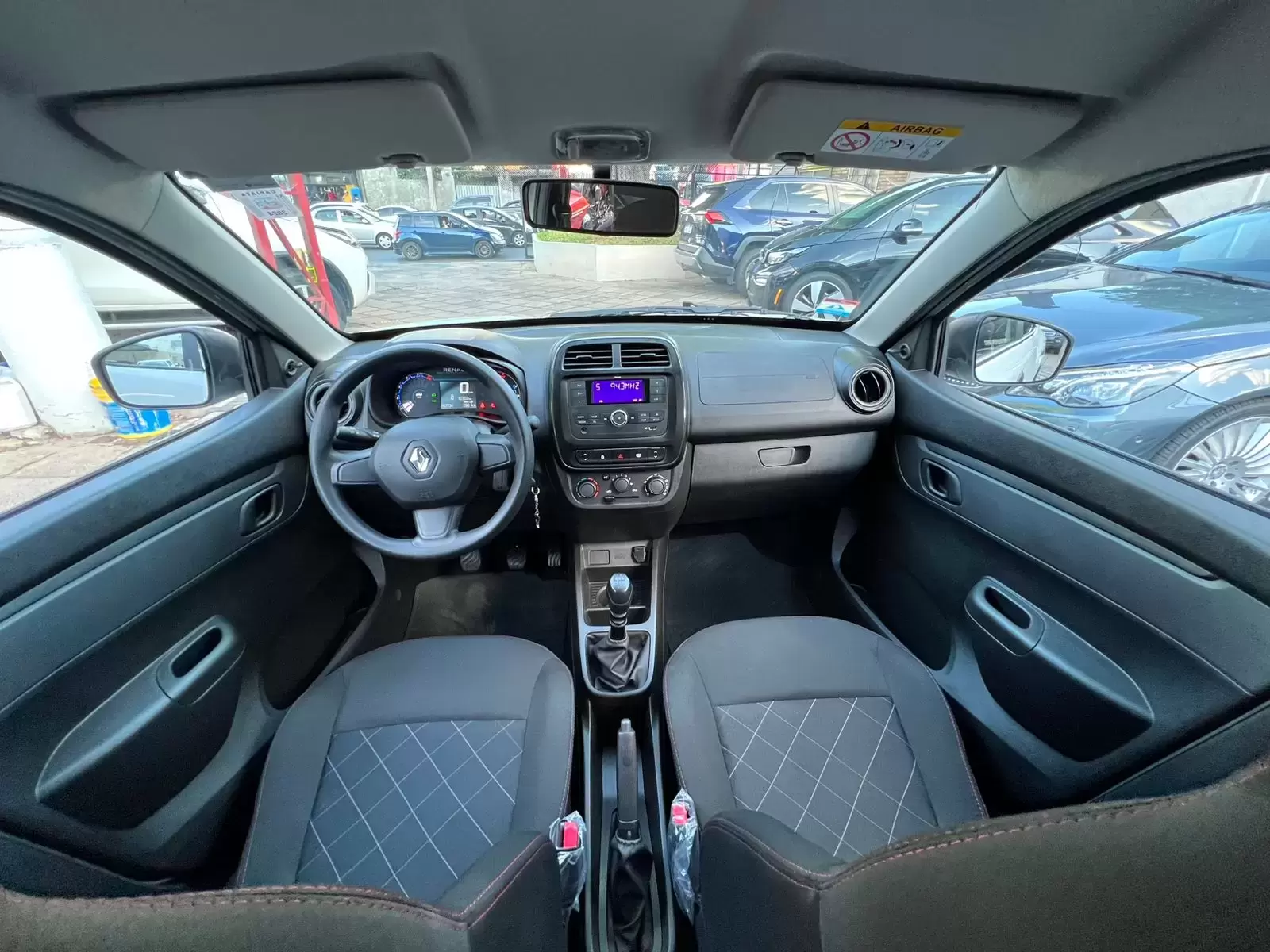 Renault Kwid 2024 en Globalmotors: Compacto, moderno y funcional. ¡Descúbrelo! - Imagen 14