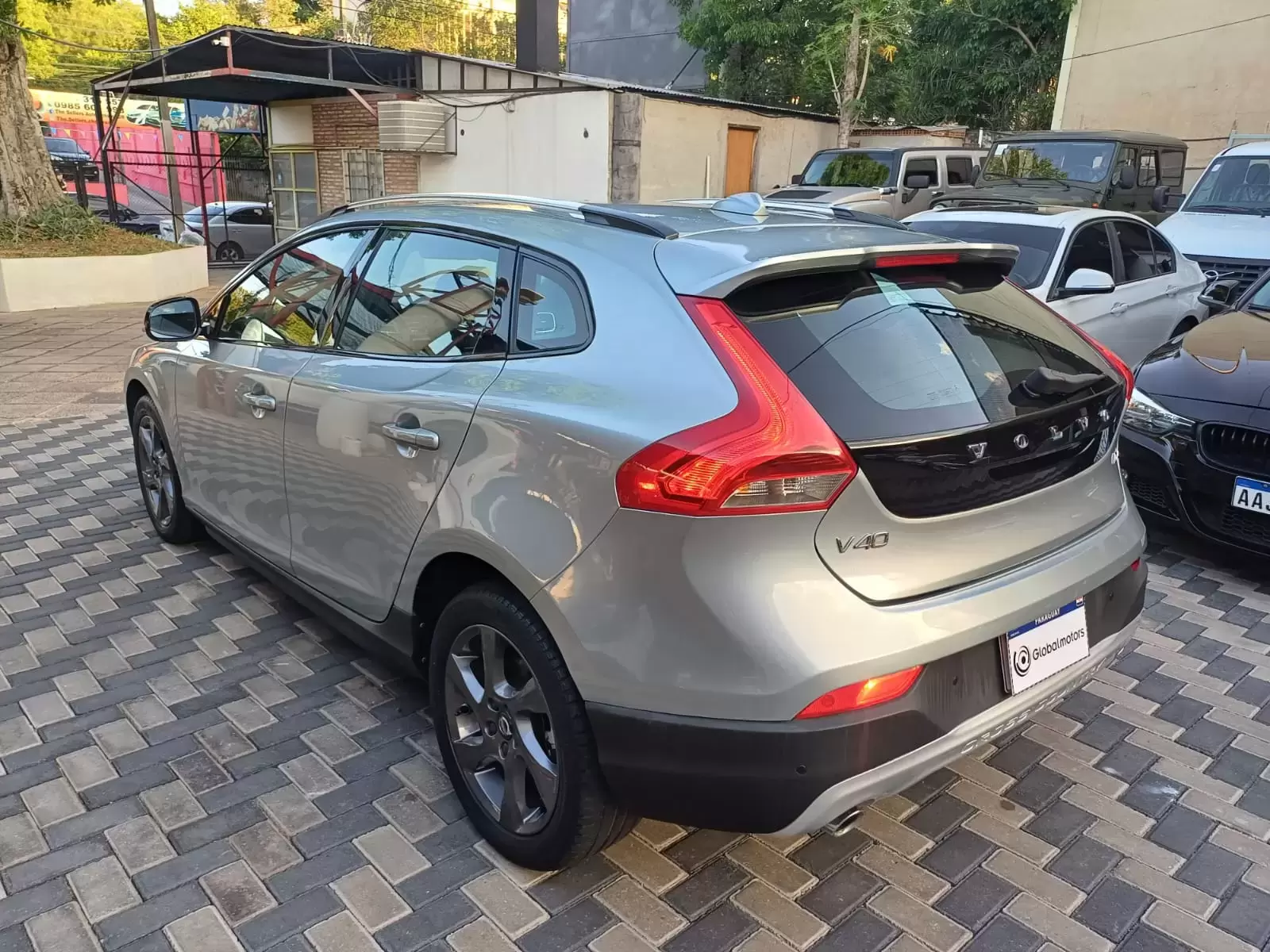 Volvo V40 D4 Full 2016 en Globalmotors: Elegancia y rendimiento. - Imagen 5