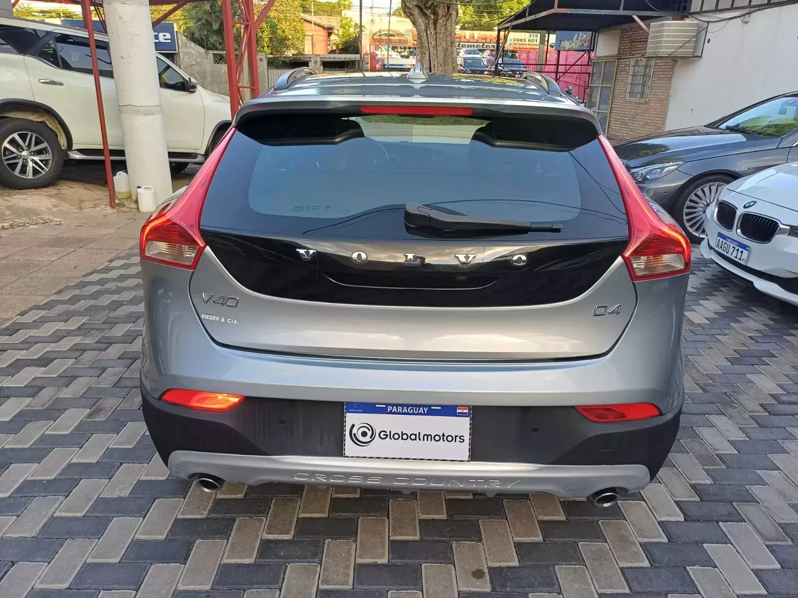 Volvo V40 D4 Full 2016 en Globalmotors: Elegancia y rendimiento. - Imagen 6