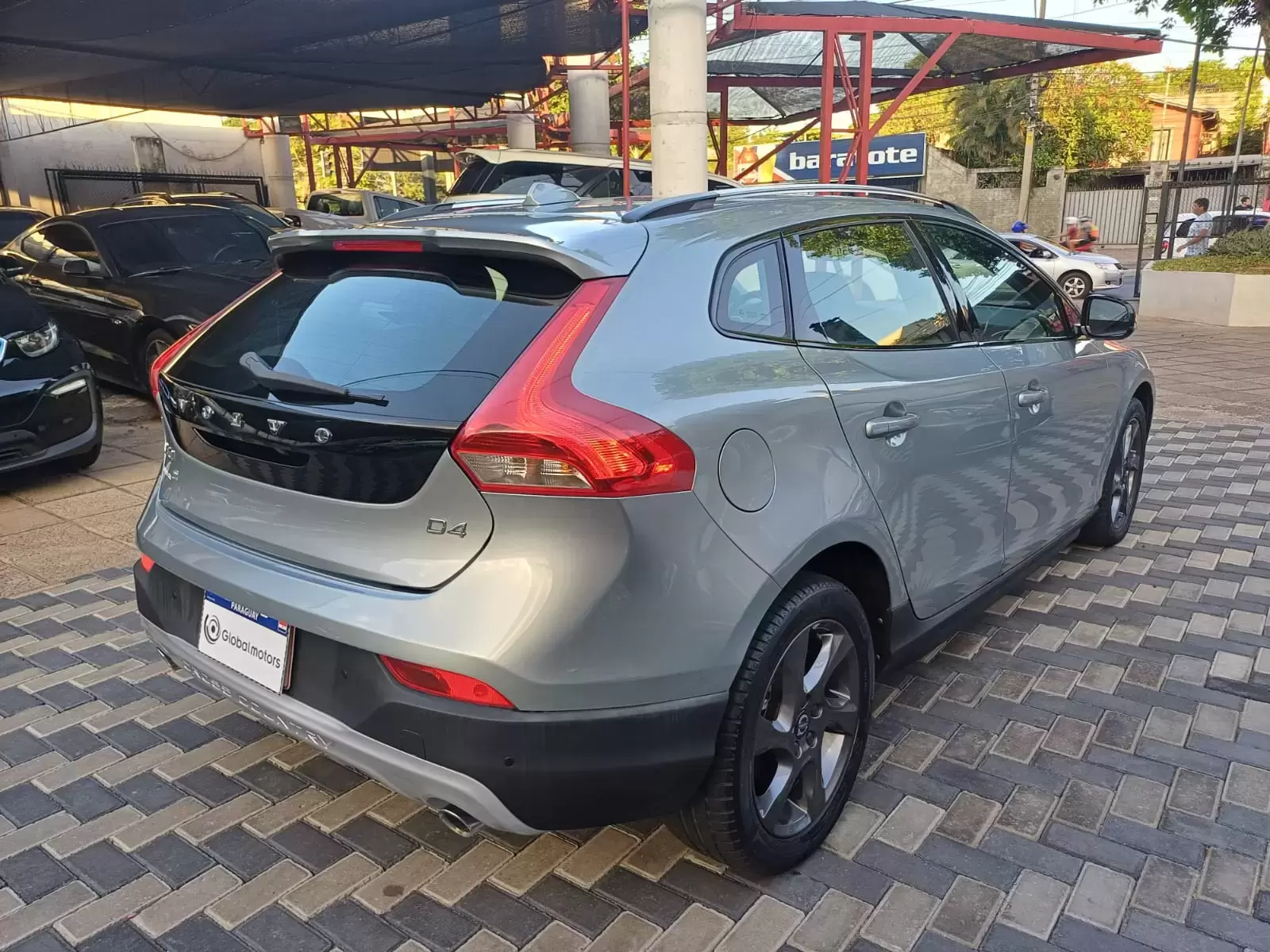 Volvo V40 D4 Full 2016 en Globalmotors: Elegancia y rendimiento. - Imagen 7