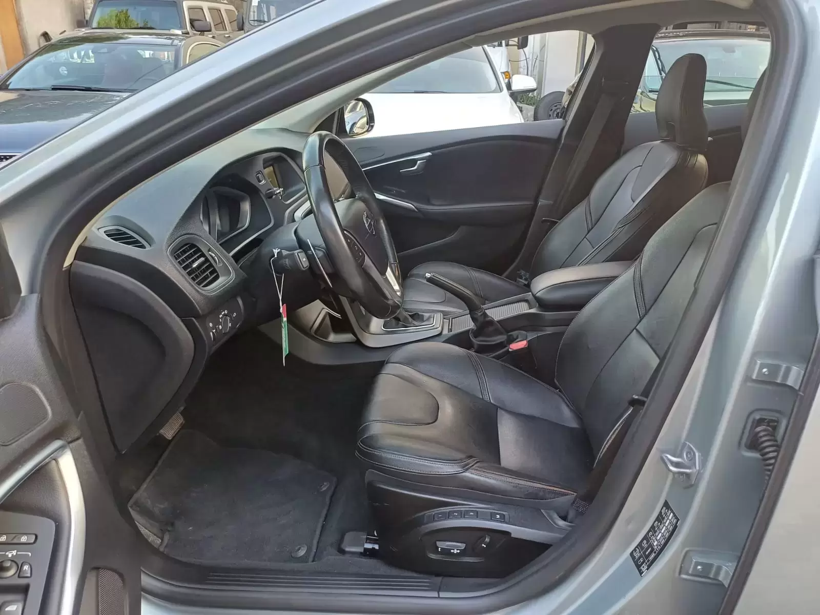Volvo V40 D4 Full 2016 en Globalmotors: Elegancia y rendimiento. - Imagen 8