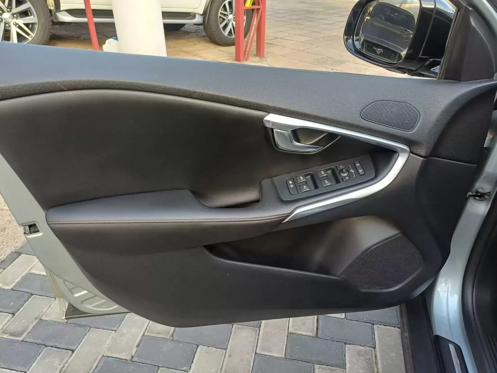 Volvo V40 D4 Full 2016 en Globalmotors: Elegancia y rendimiento. - Imagen 9