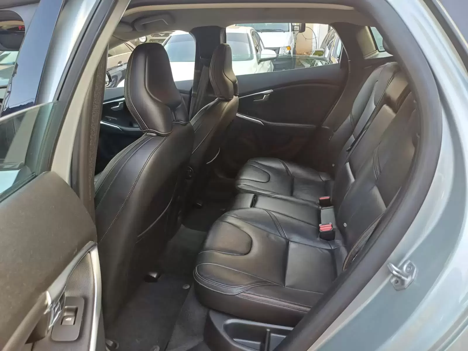 Volvo V40 D4 Full 2016 en Globalmotors: Elegancia y rendimiento. - Imagen 10