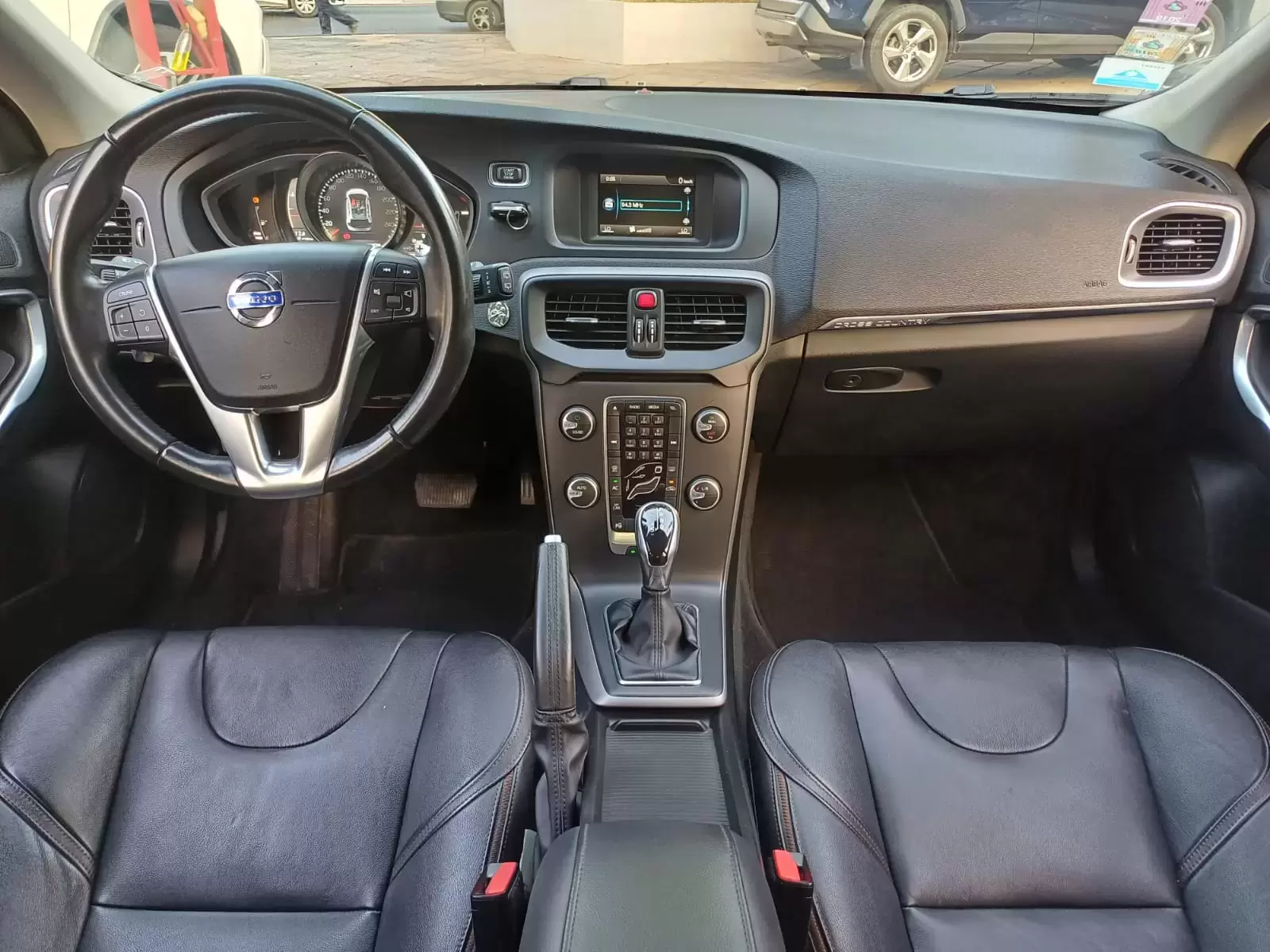 Volvo V40 D4 Full 2016 en Globalmotors: Elegancia y rendimiento. - Imagen 11