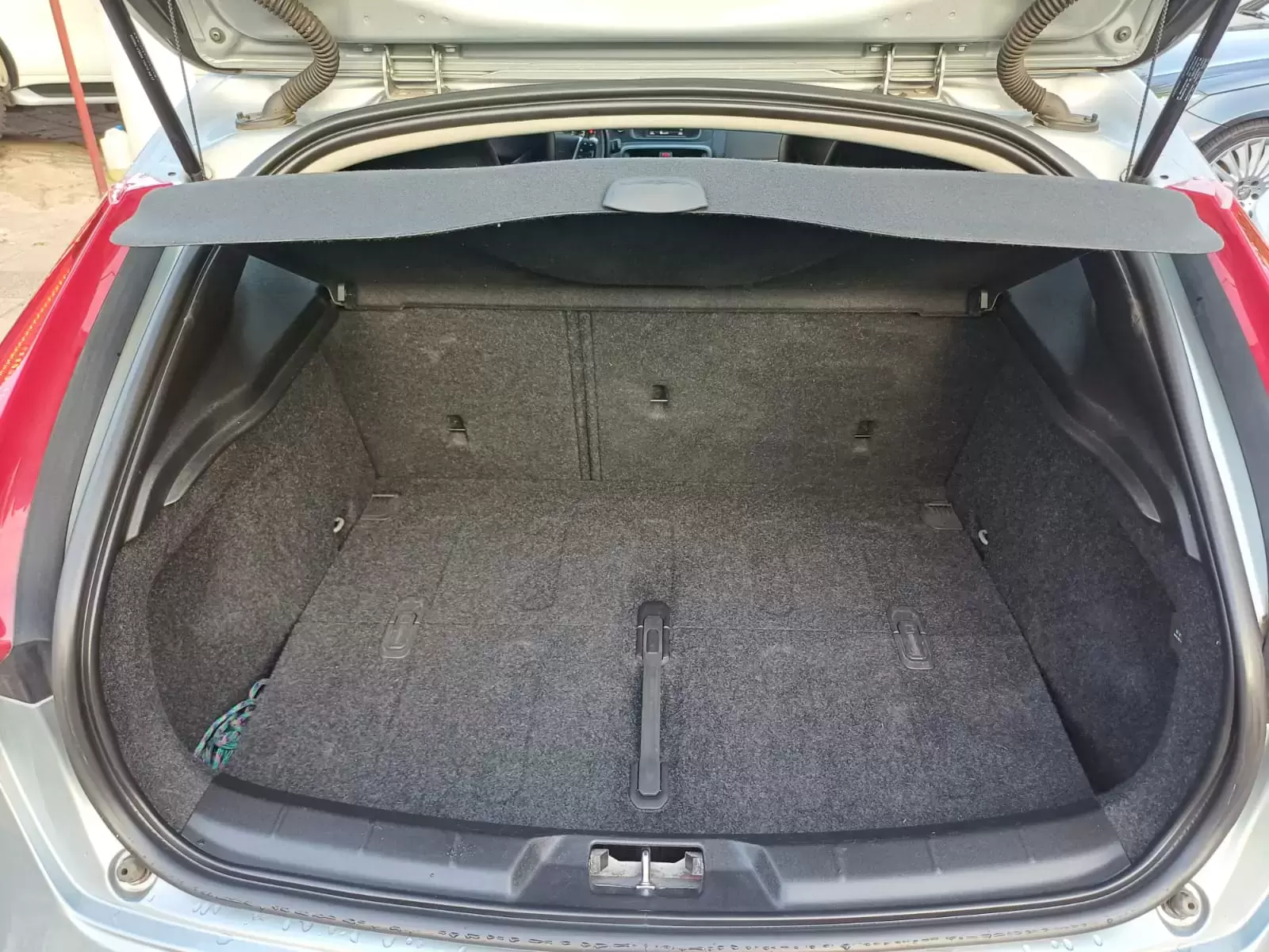 Volvo V40 D4 Full 2016 en Globalmotors: Elegancia y rendimiento. - Imagen 15