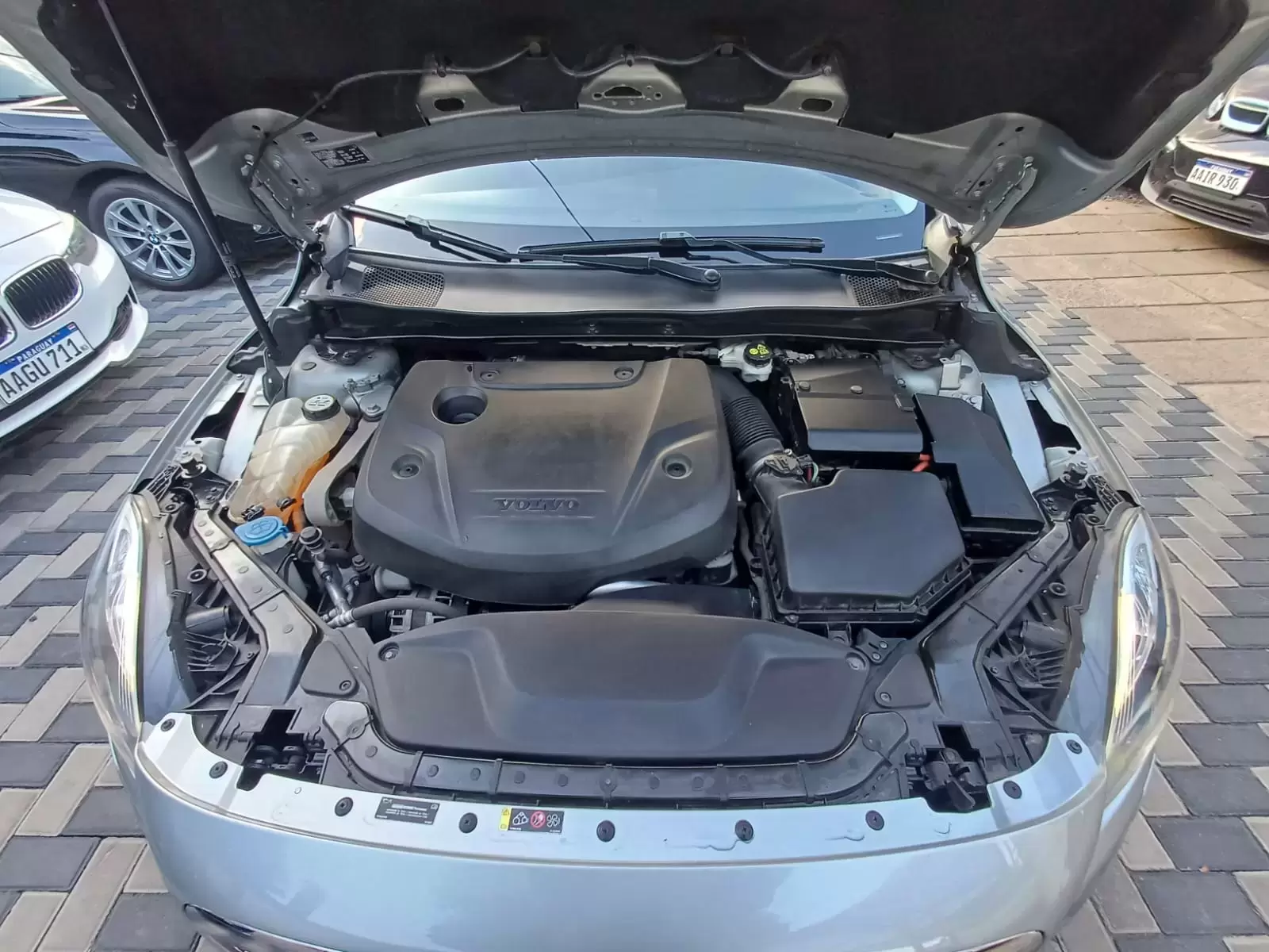 Volvo V40 D4 Full 2016 en Globalmotors: Elegancia y rendimiento. - Imagen 16
