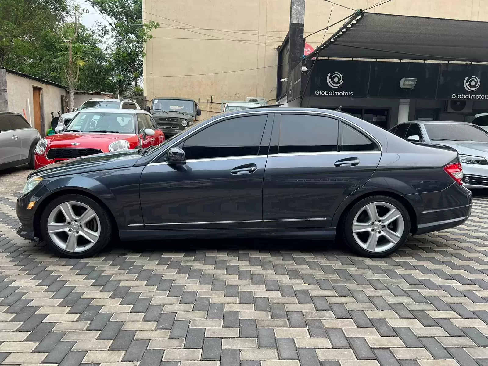 Mercedes Benz C300 Full 2011 en Globalmotors: Elegancia y rendimiento. - Imagen 4