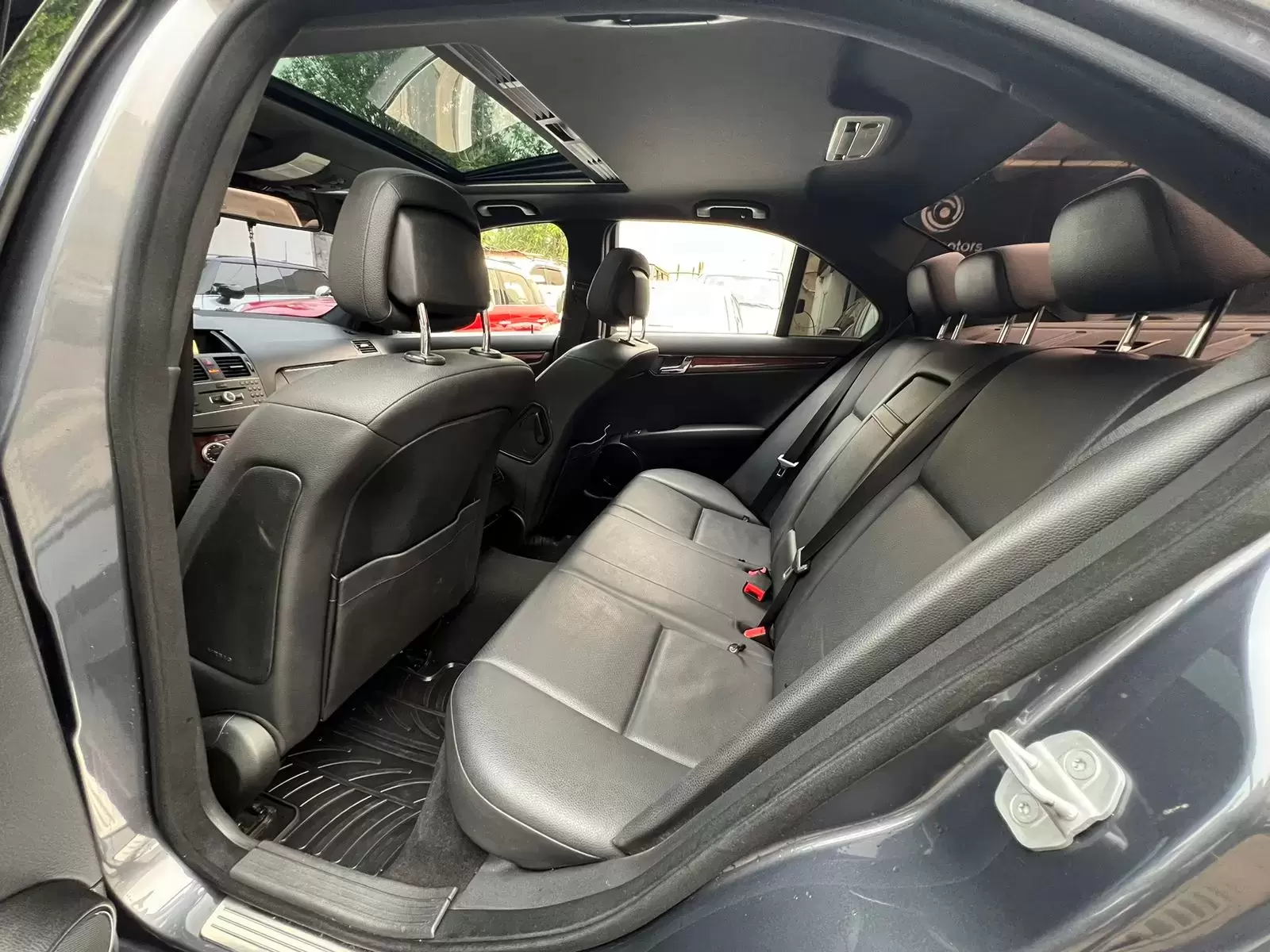 Mercedes Benz C300 Full 2011 en Globalmotors: Elegancia y rendimiento. - Imagen 11