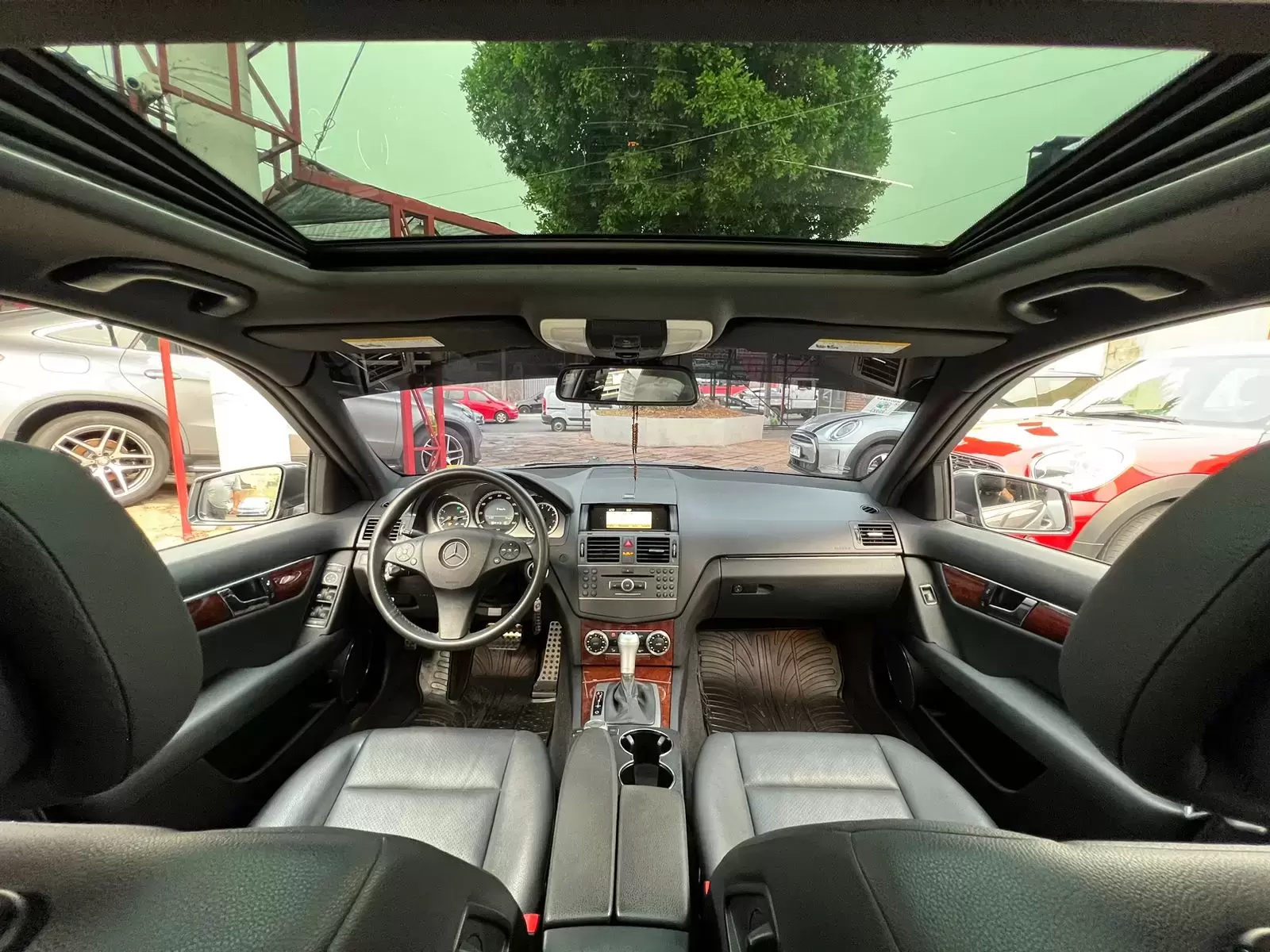 Mercedes Benz C300 Full 2011 en Globalmotors: Elegancia y rendimiento. - Imagen 12