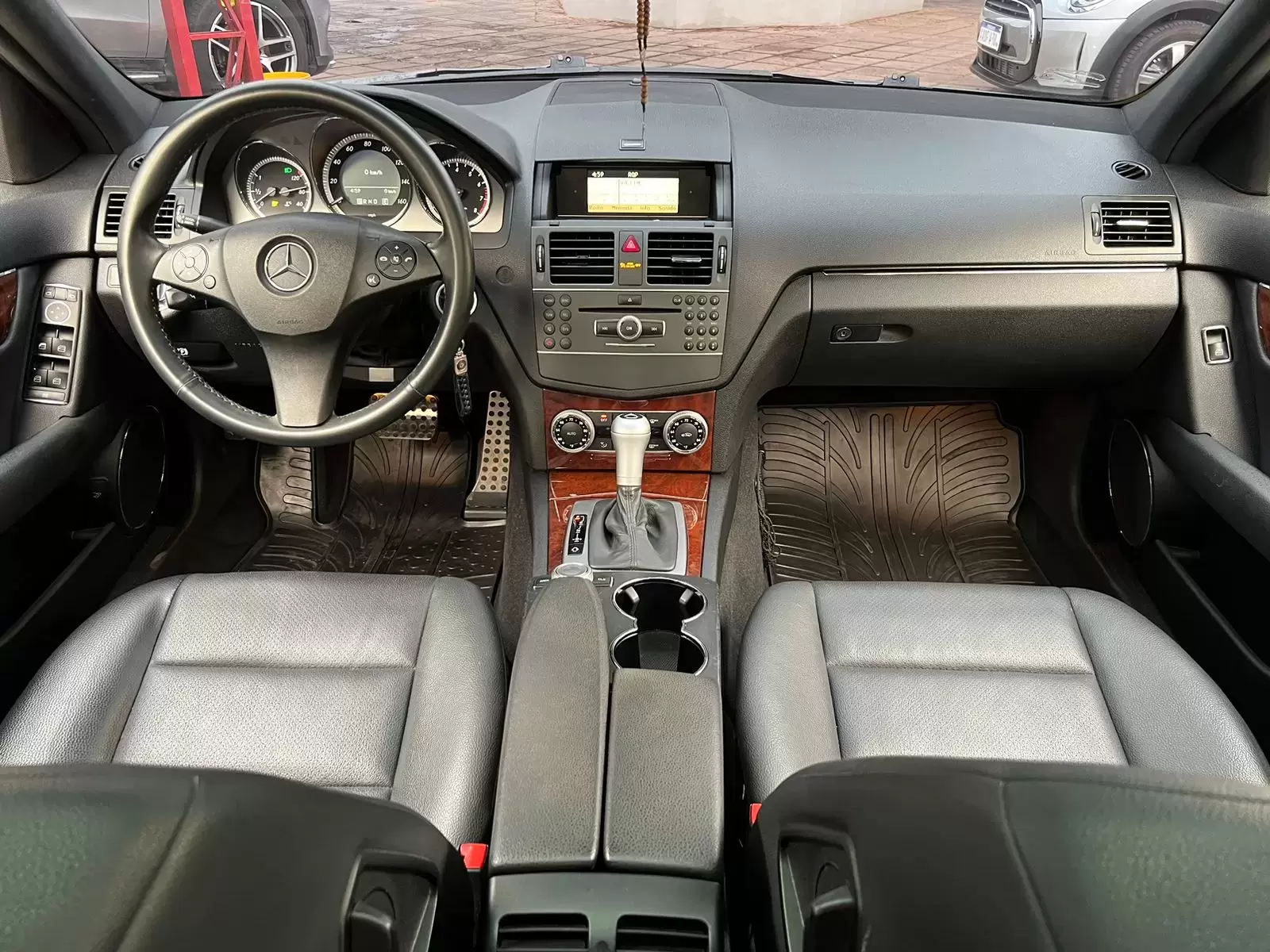 Mercedes Benz C300 Full 2011 en Globalmotors: Elegancia y rendimiento. - Imagen 13