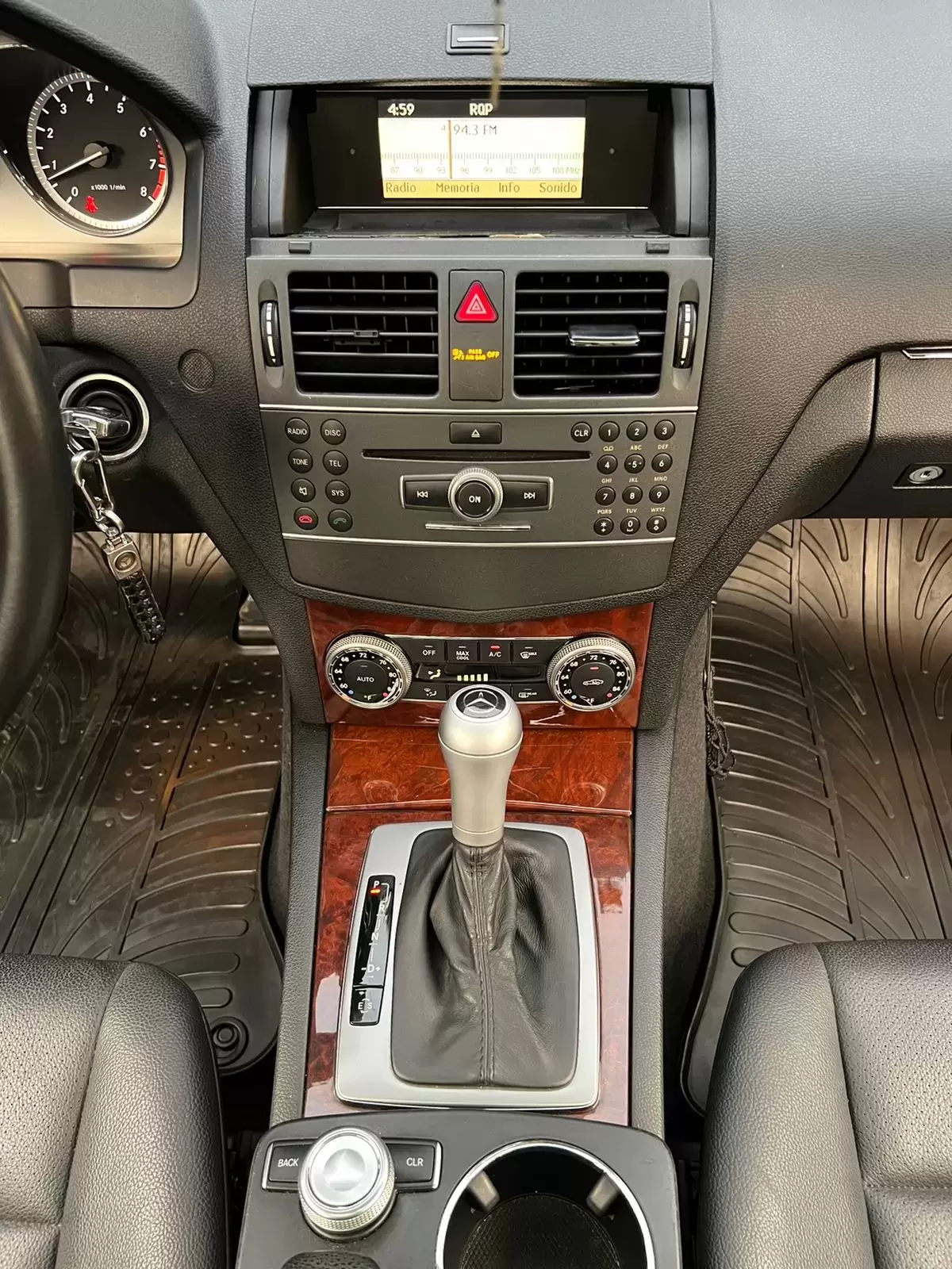 Mercedes Benz C300 Full 2011 en Globalmotors: Elegancia y rendimiento. - Imagen 14