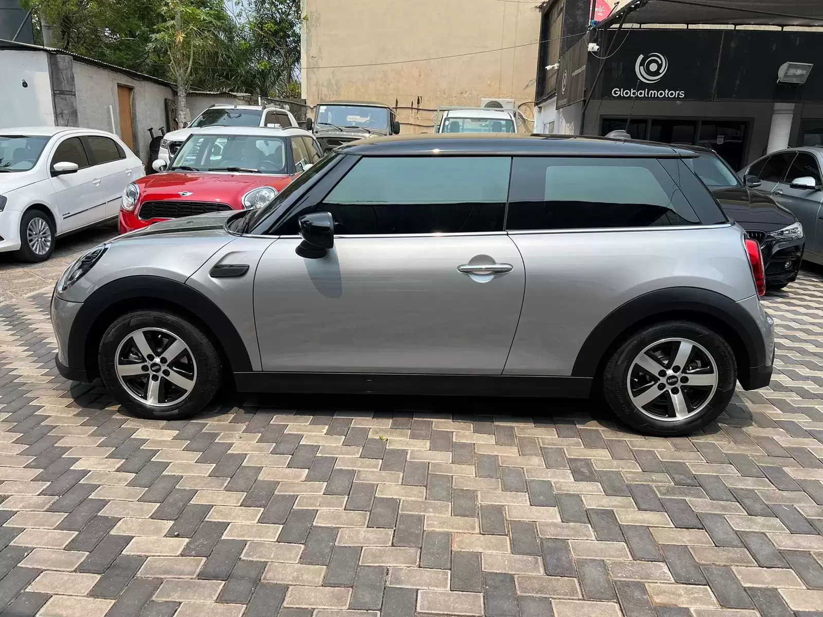 Mini Cooper Hatch 2023 en Globalmotors: Diseño icónico y tecnología avanzada. - Imagen 4