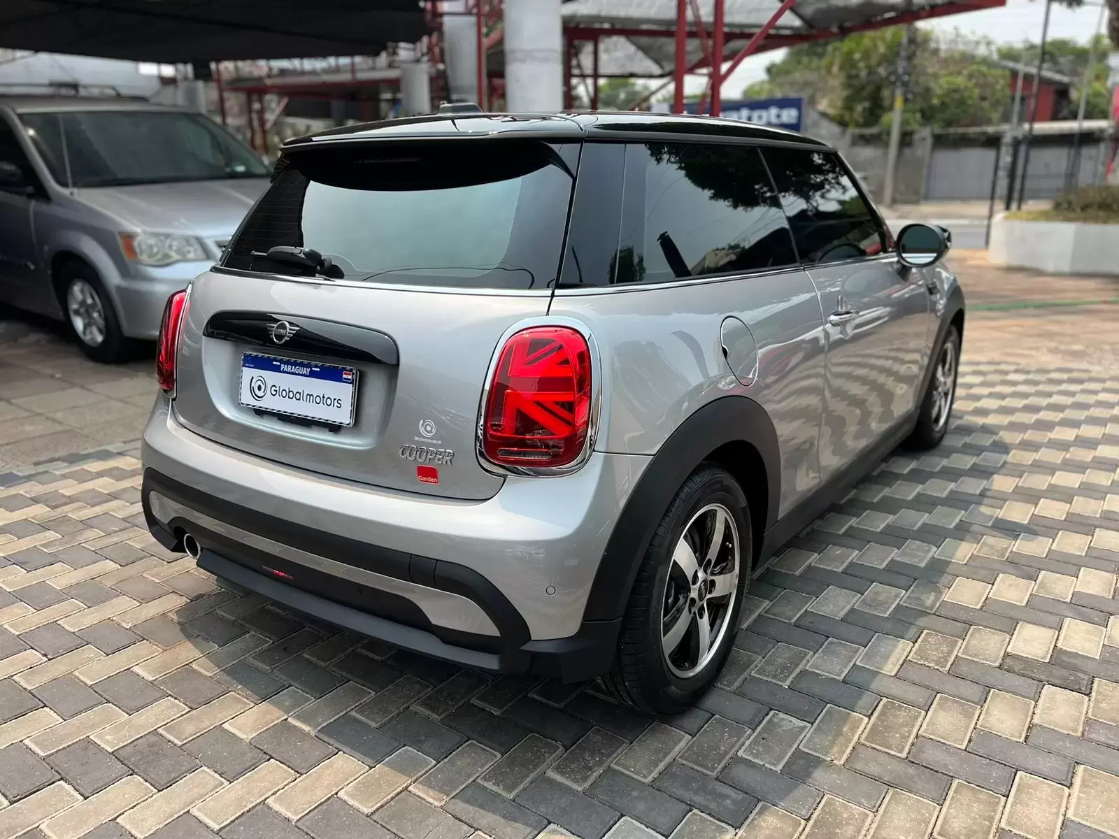 Mini Cooper Hatch 2023 en Globalmotors: Diseño icónico y tecnología avanzada. - Imagen 7