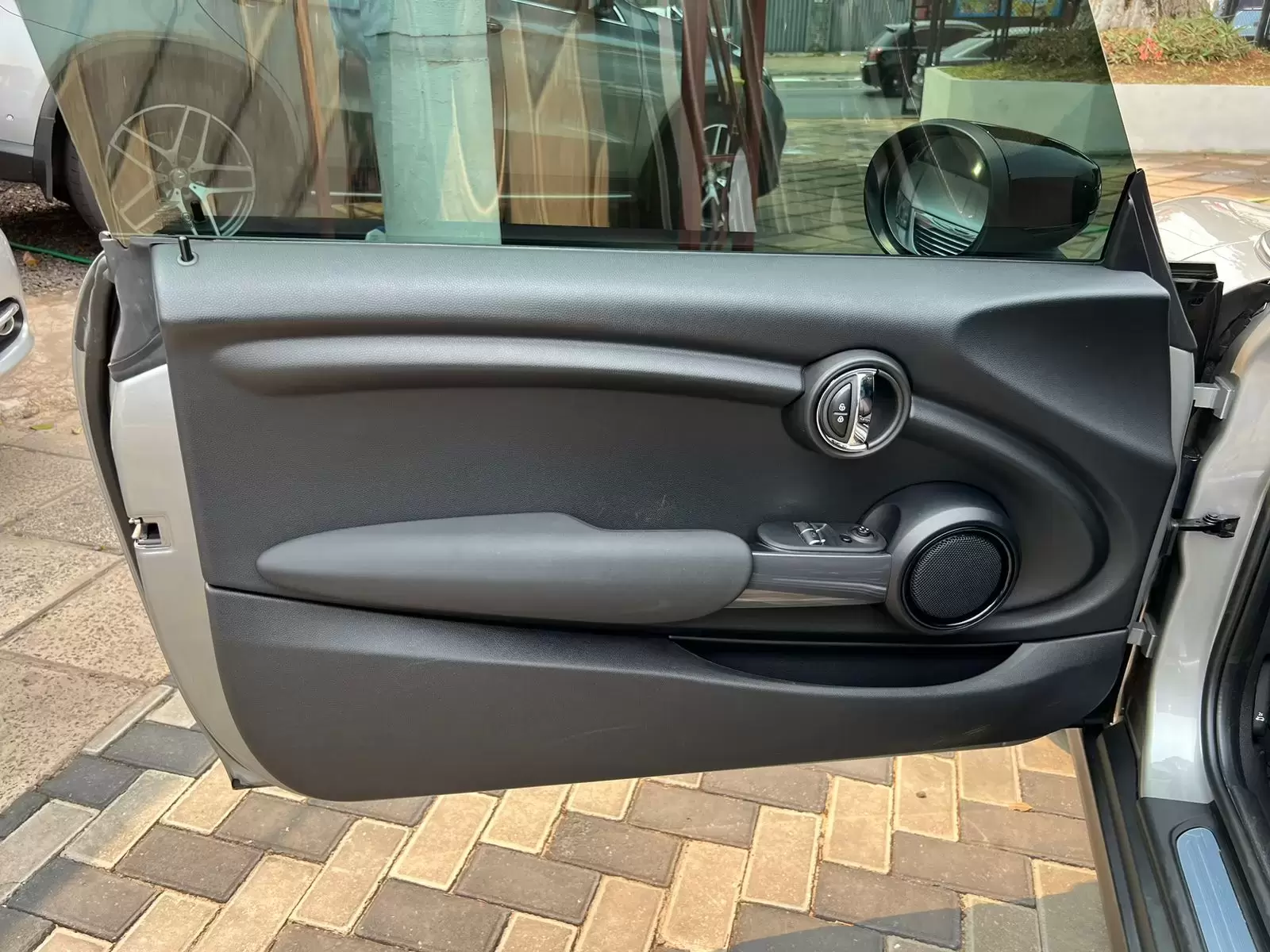 Mini Cooper Hatch 2023 en Globalmotors: Diseño icónico y tecnología avanzada. - Imagen 10