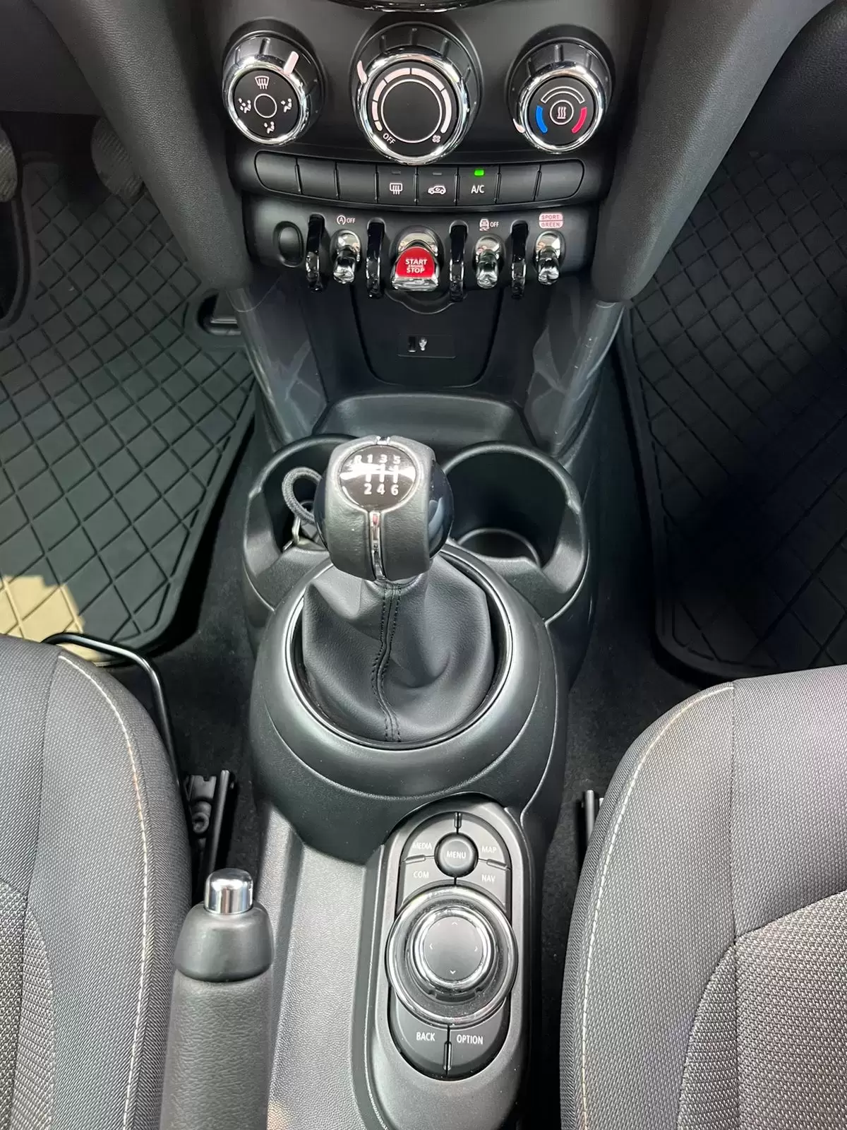Mini Cooper Hatch 2023 en Globalmotors: Diseño icónico y tecnología avanzada. - Imagen 17